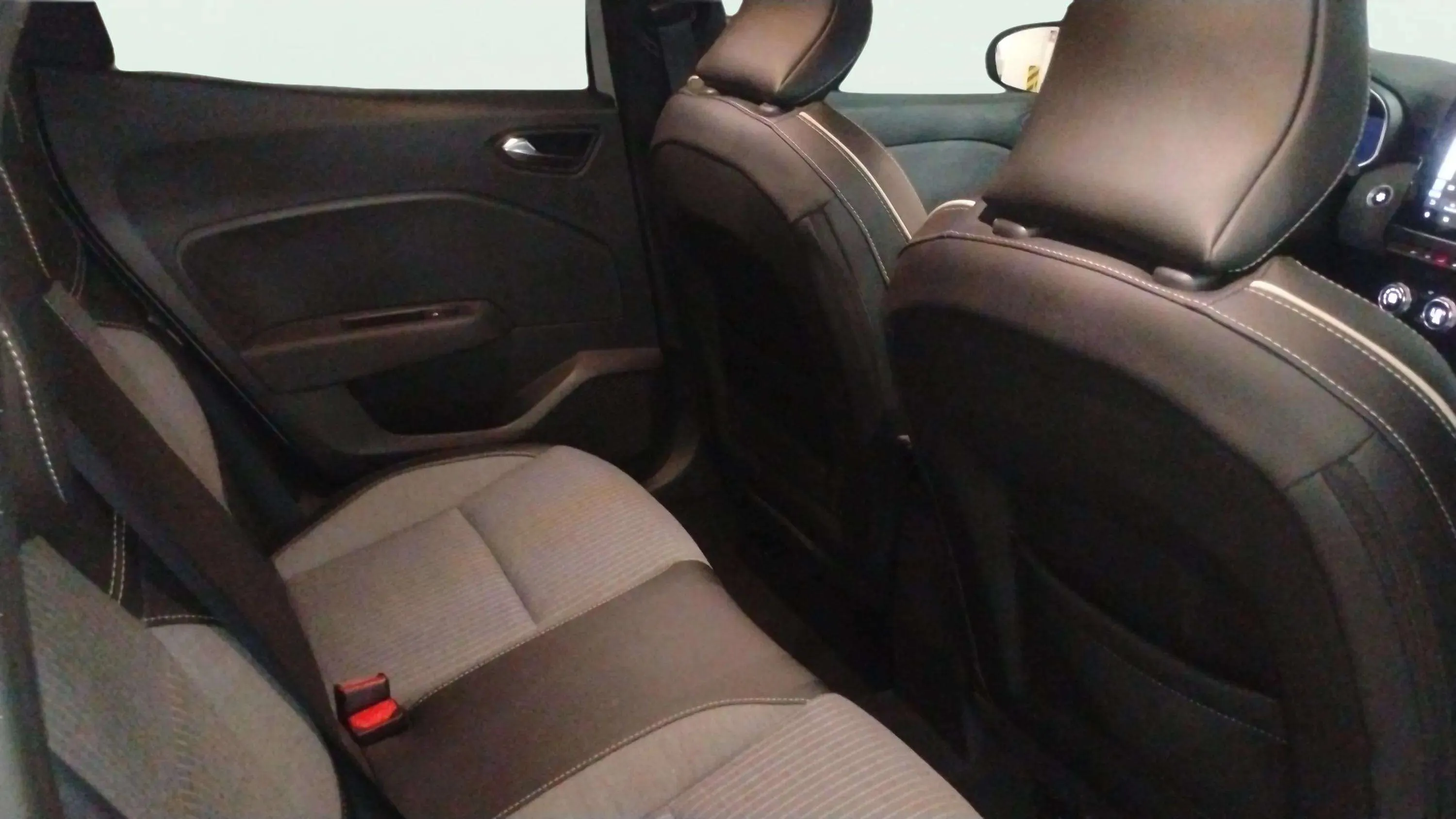 Renault Clio Techno TCe 90 - foto 15