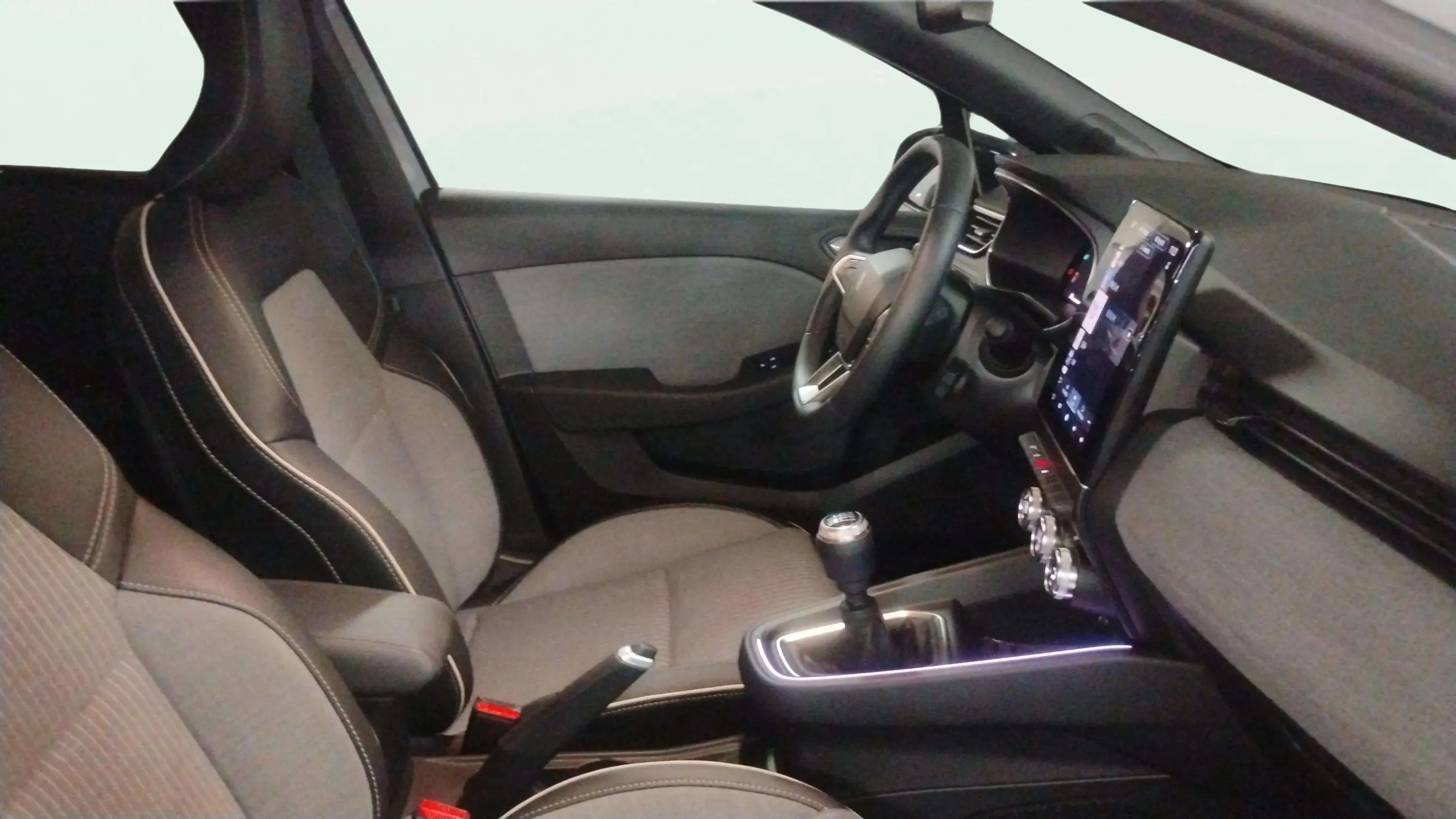 Renault Clio Techno TCe 90 - foto 10