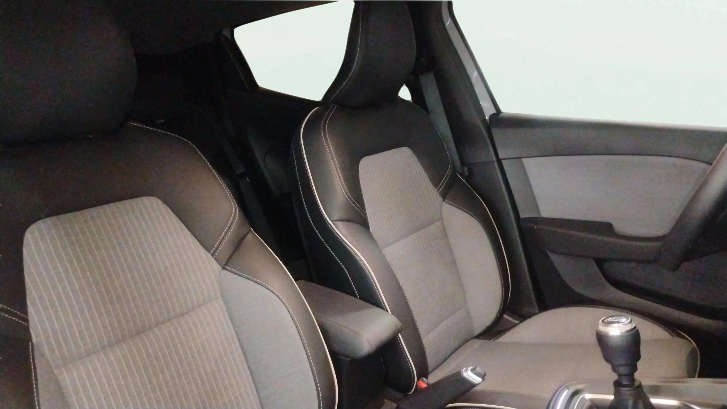Renault Clio Techno TCe 90 - foto 11
