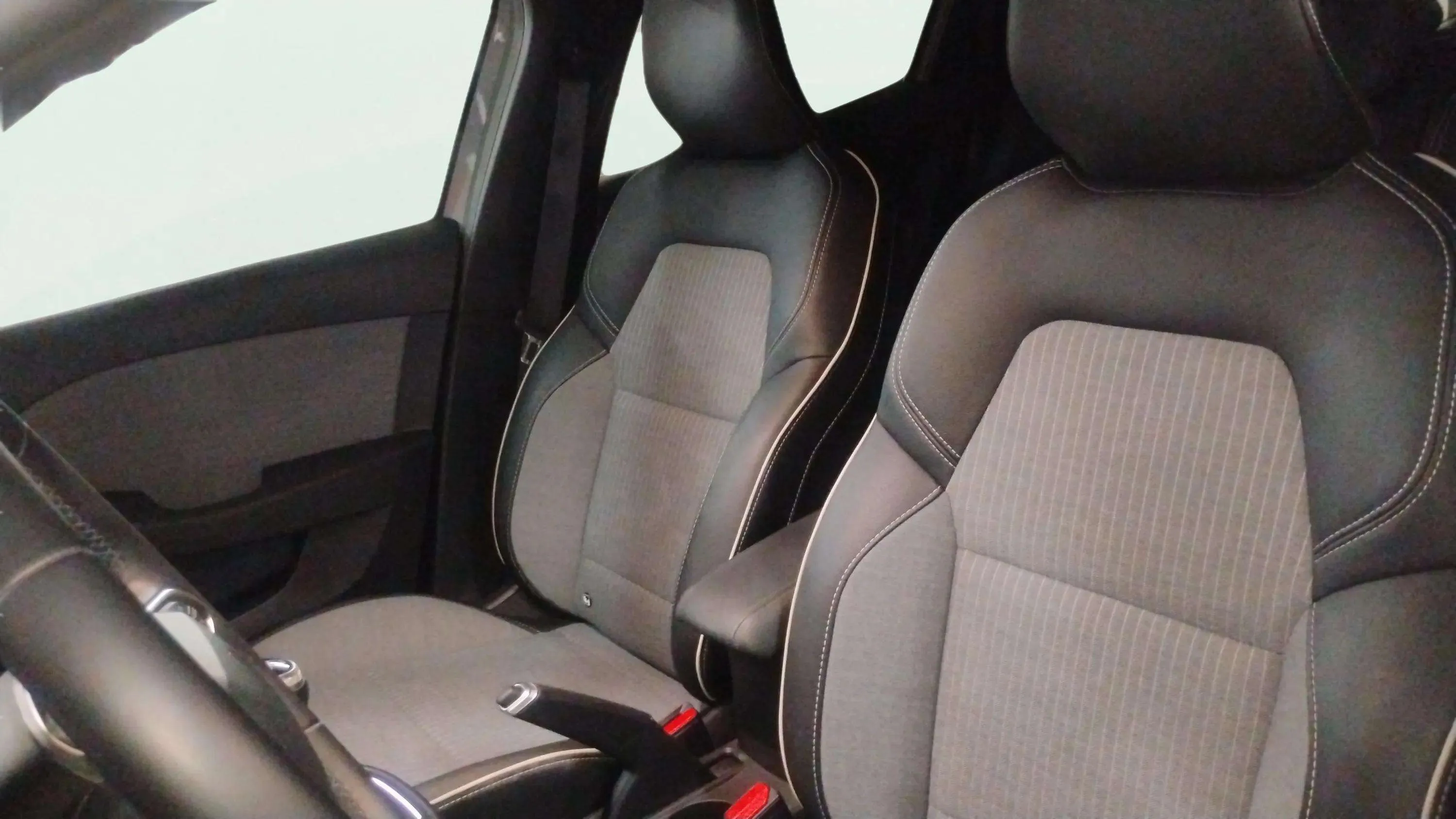 Renault Clio Techno TCe 90 - foto 8