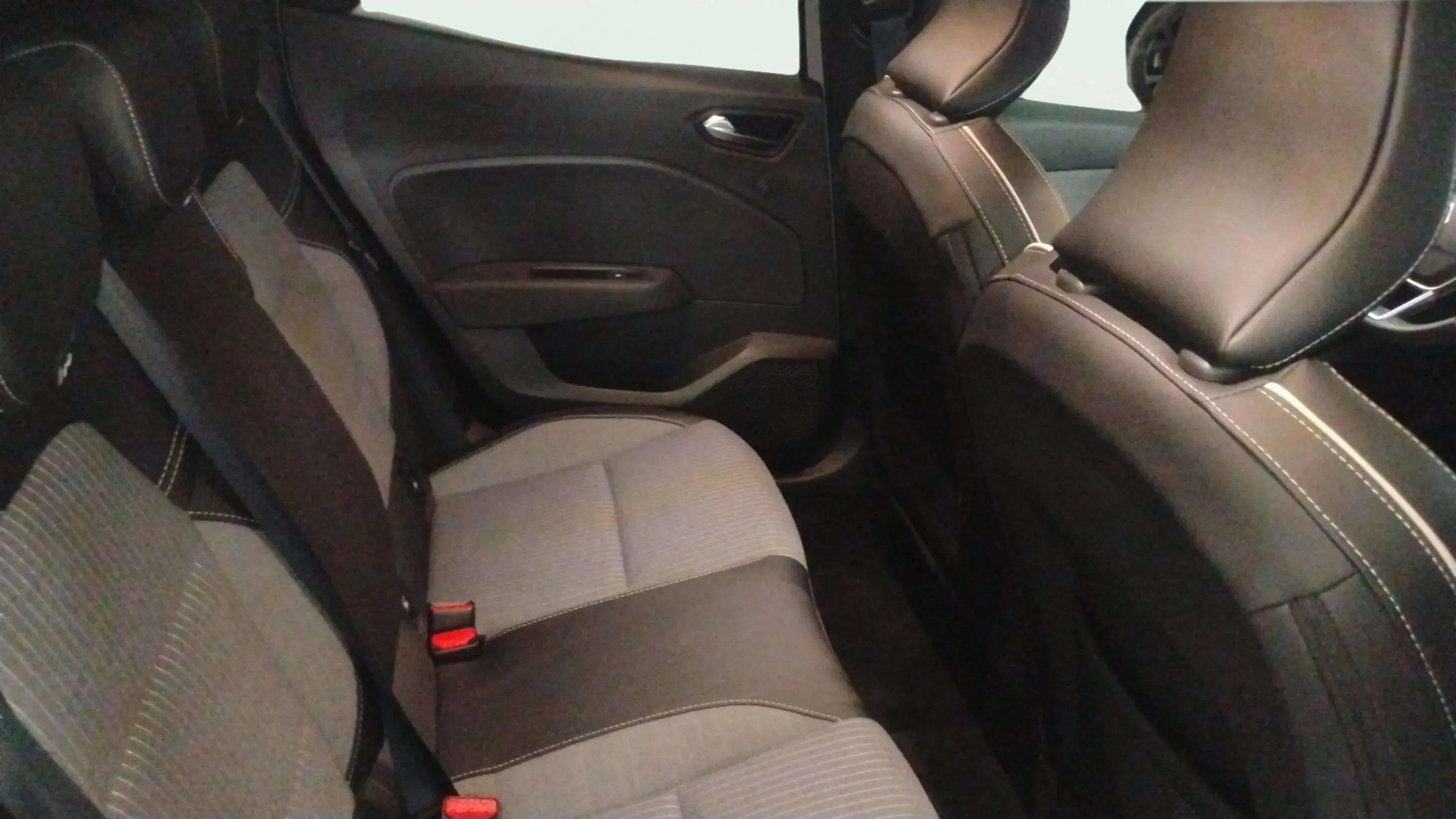 Renault Clio Techno TCe 90 - foto 16