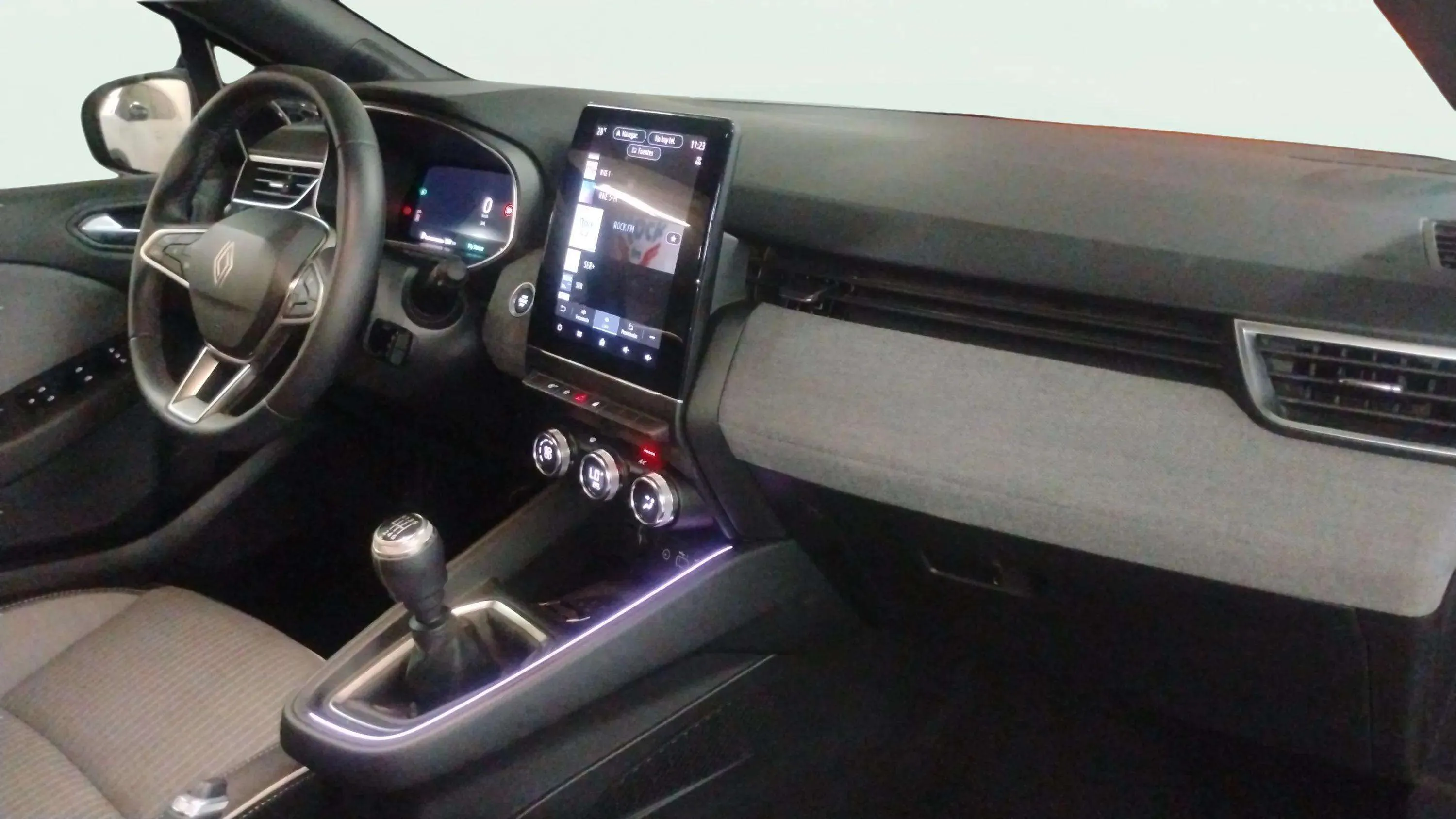 Renault Clio Techno TCe 90 - foto 9