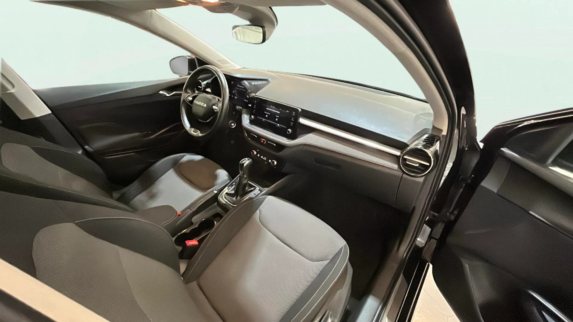 Škoda Fabia 1.0 TSI DSG Selection - foto 29