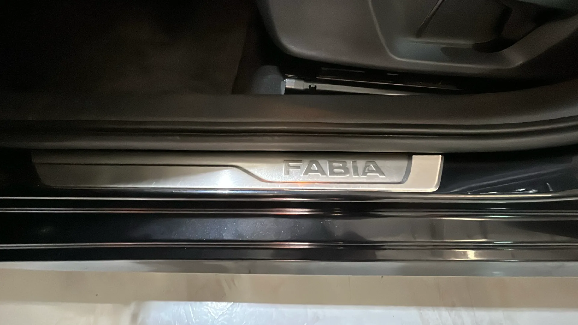 Škoda Fabia 1.0 TSI DSG Selection - foto 25