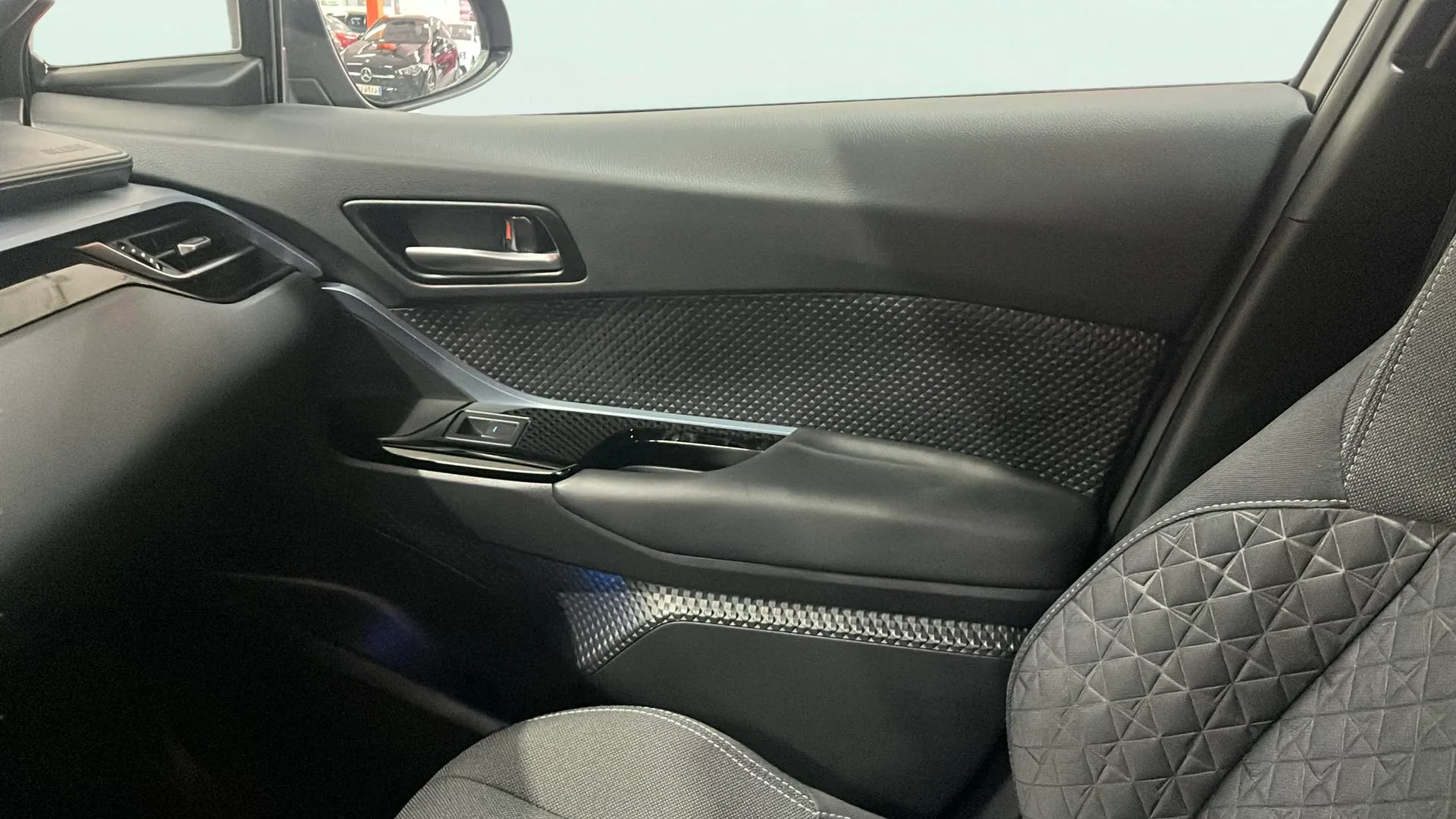 Toyota C-HR 2.0 180H Advance - foto 11
