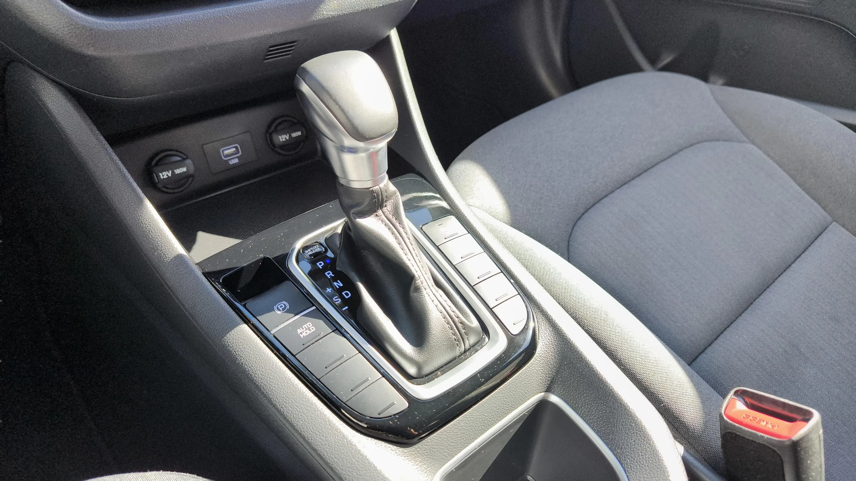 Hyundai Ioniq 1.6 GDI HEV Tecno DCT - foto 33