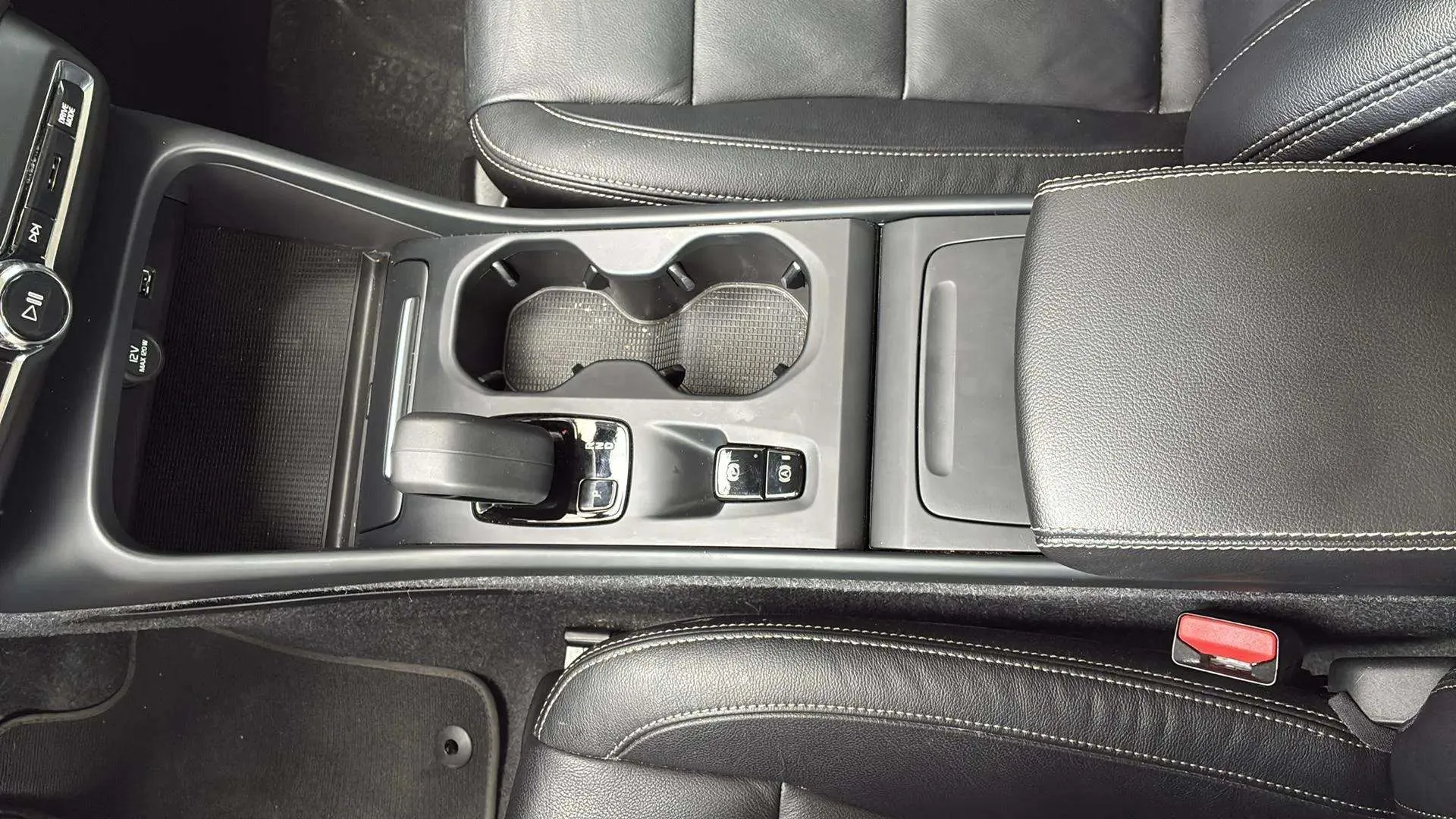 Volvo XC40 1.5 T2 Momentum - foto 19