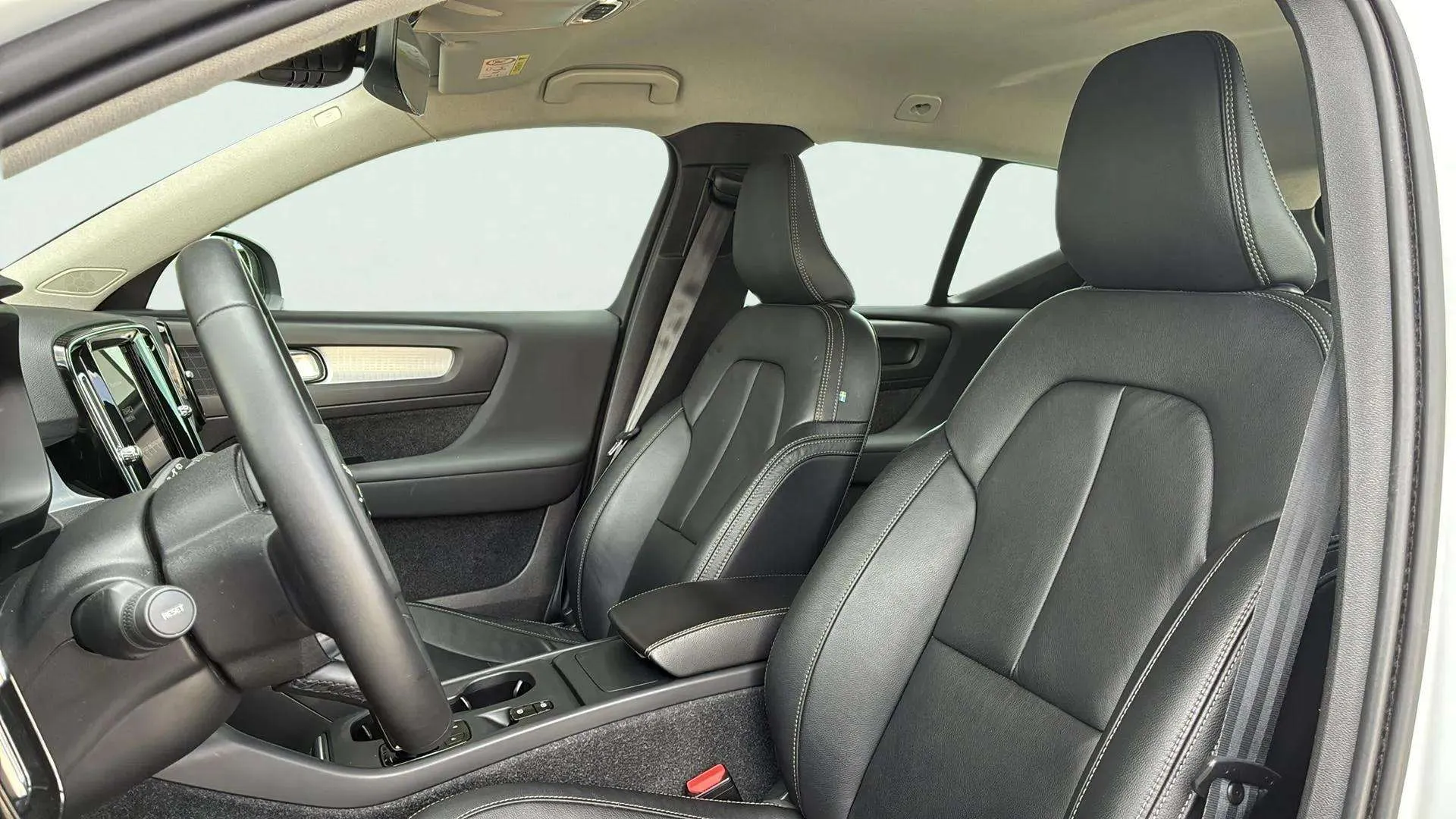 Volvo XC40 1.5 T2 Momentum - foto 11