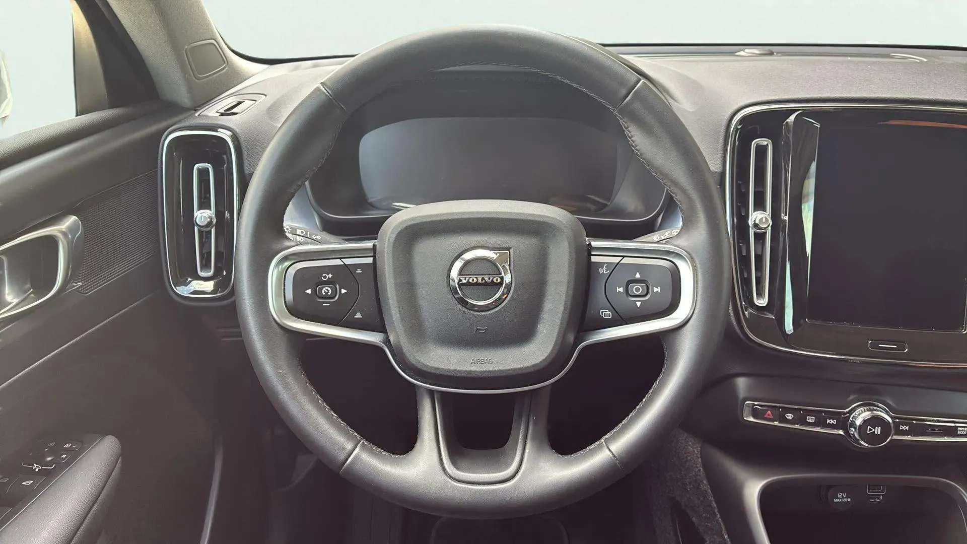 Volvo XC40 1.5 T2 Momentum - foto 14