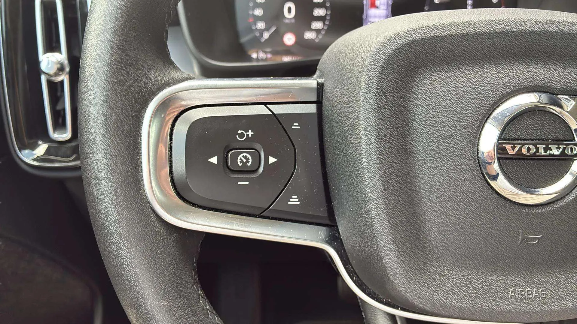 Volvo XC40 1.5 T2 Momentum - foto 16