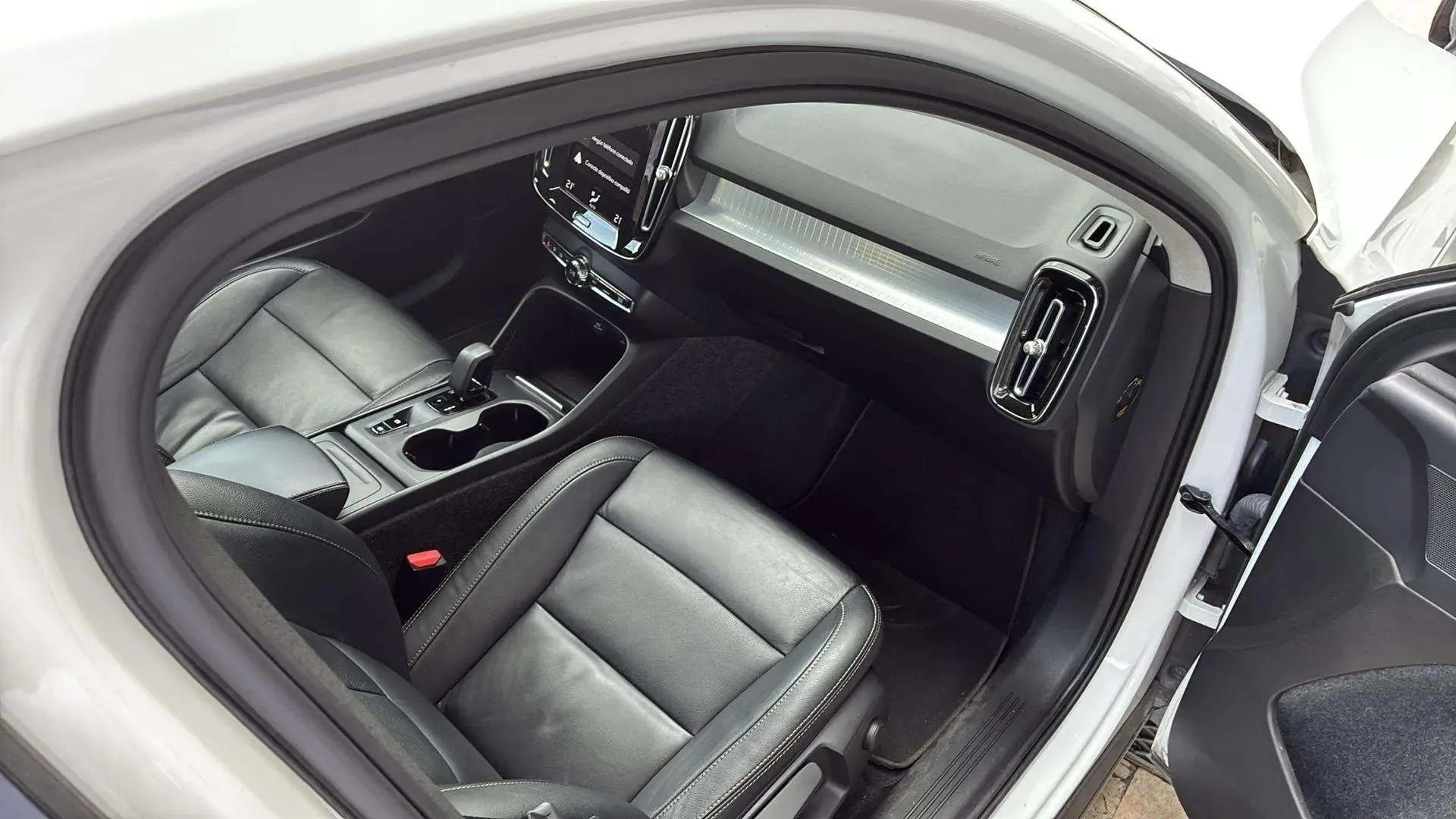 Volvo XC40 1.5 T2 Momentum - foto 9