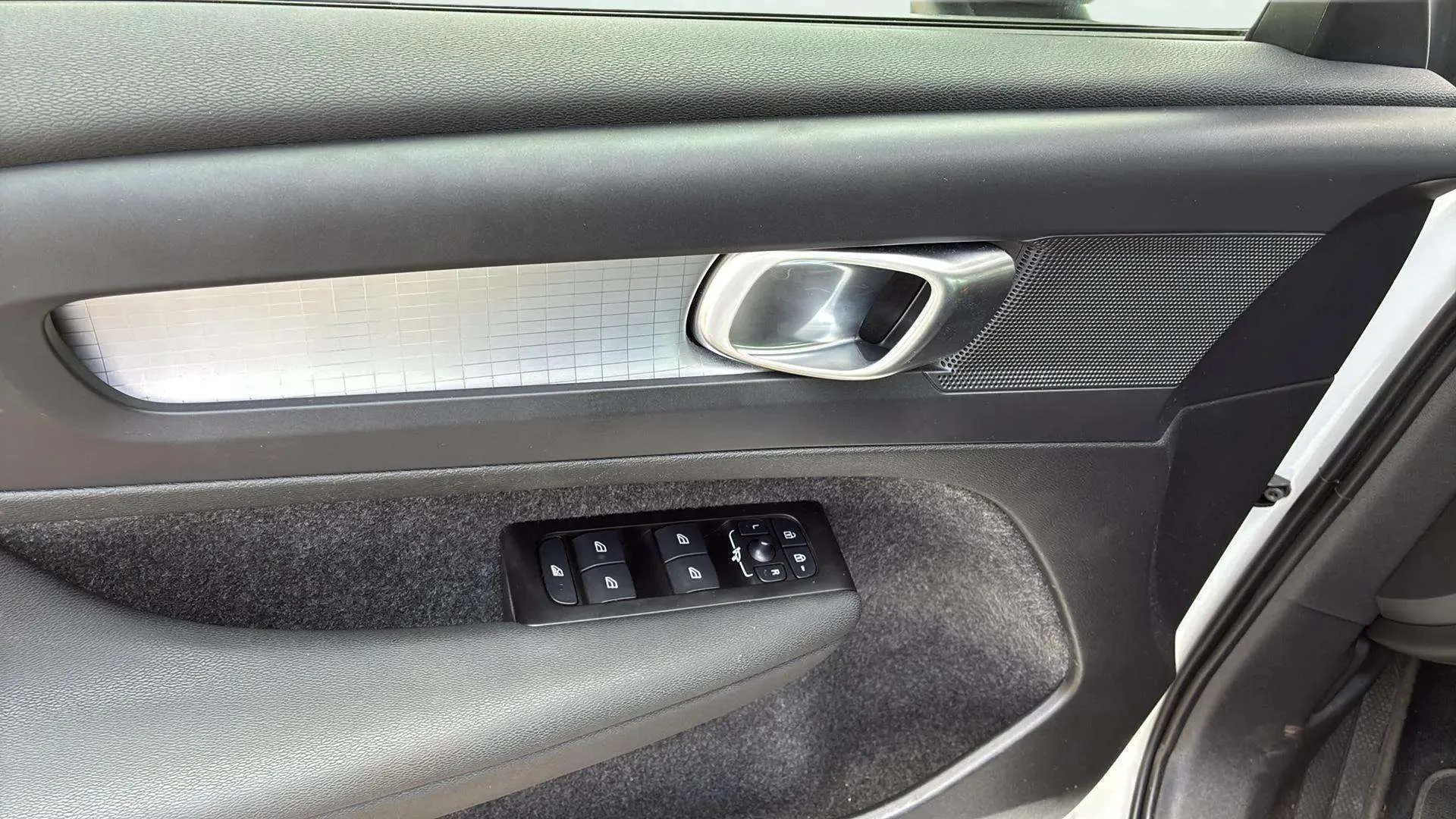 Volvo XC40 1.5 T2 Momentum - foto 12