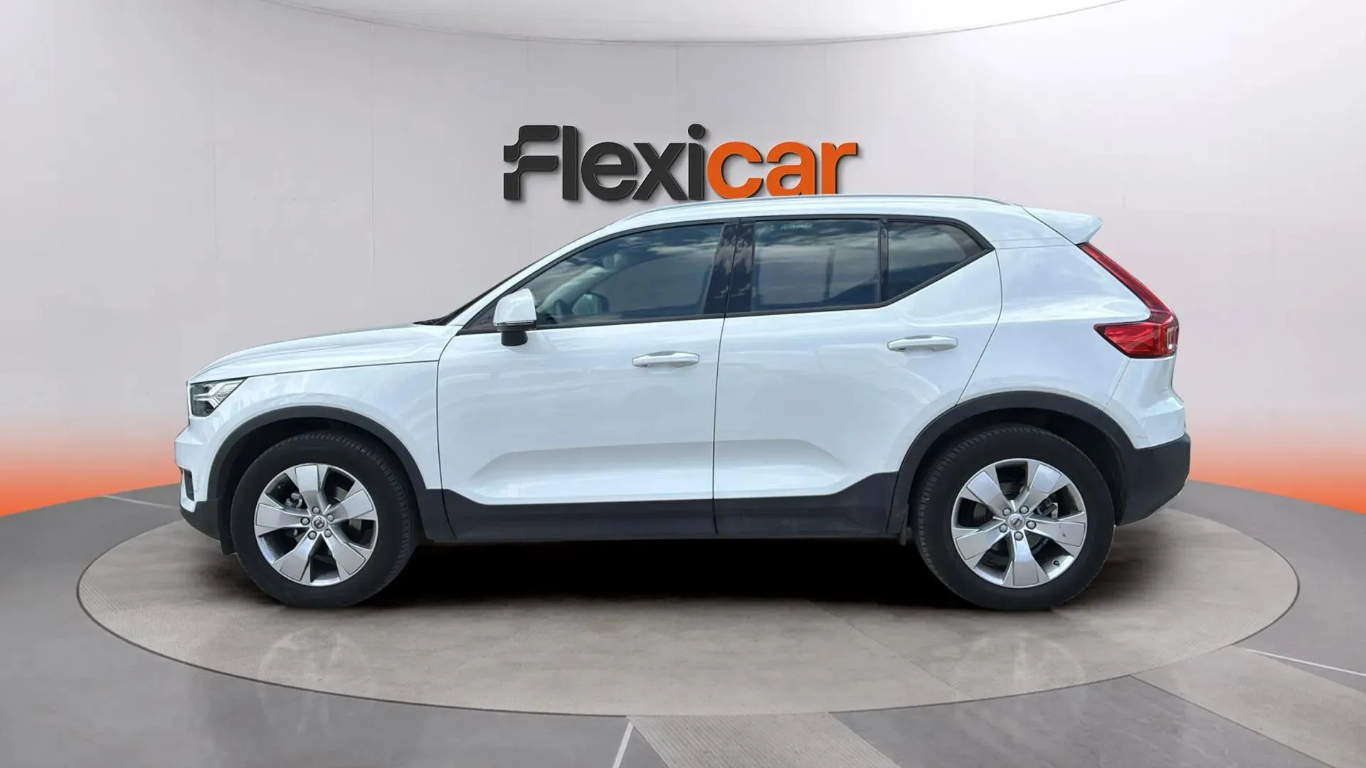 Volvo XC40 1.5 T2 Momentum - foto 4