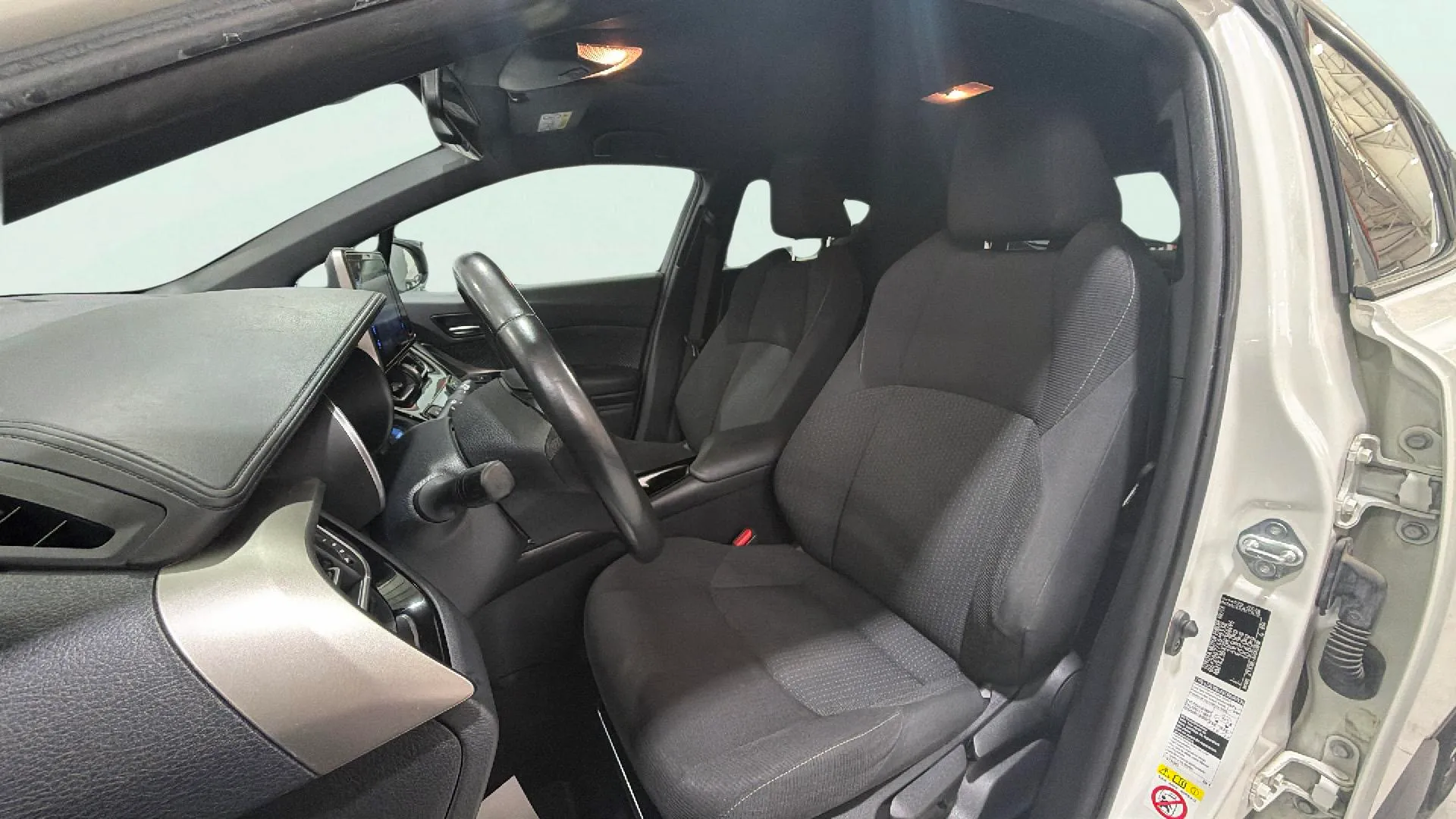 Toyota C-HR 1.8 125H Active - foto 29