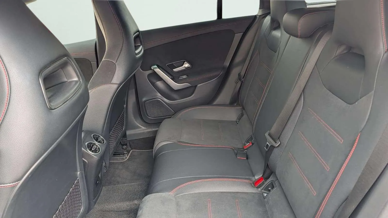 Mercedes-Benz CLA 200 Shooting Brake - foto 17