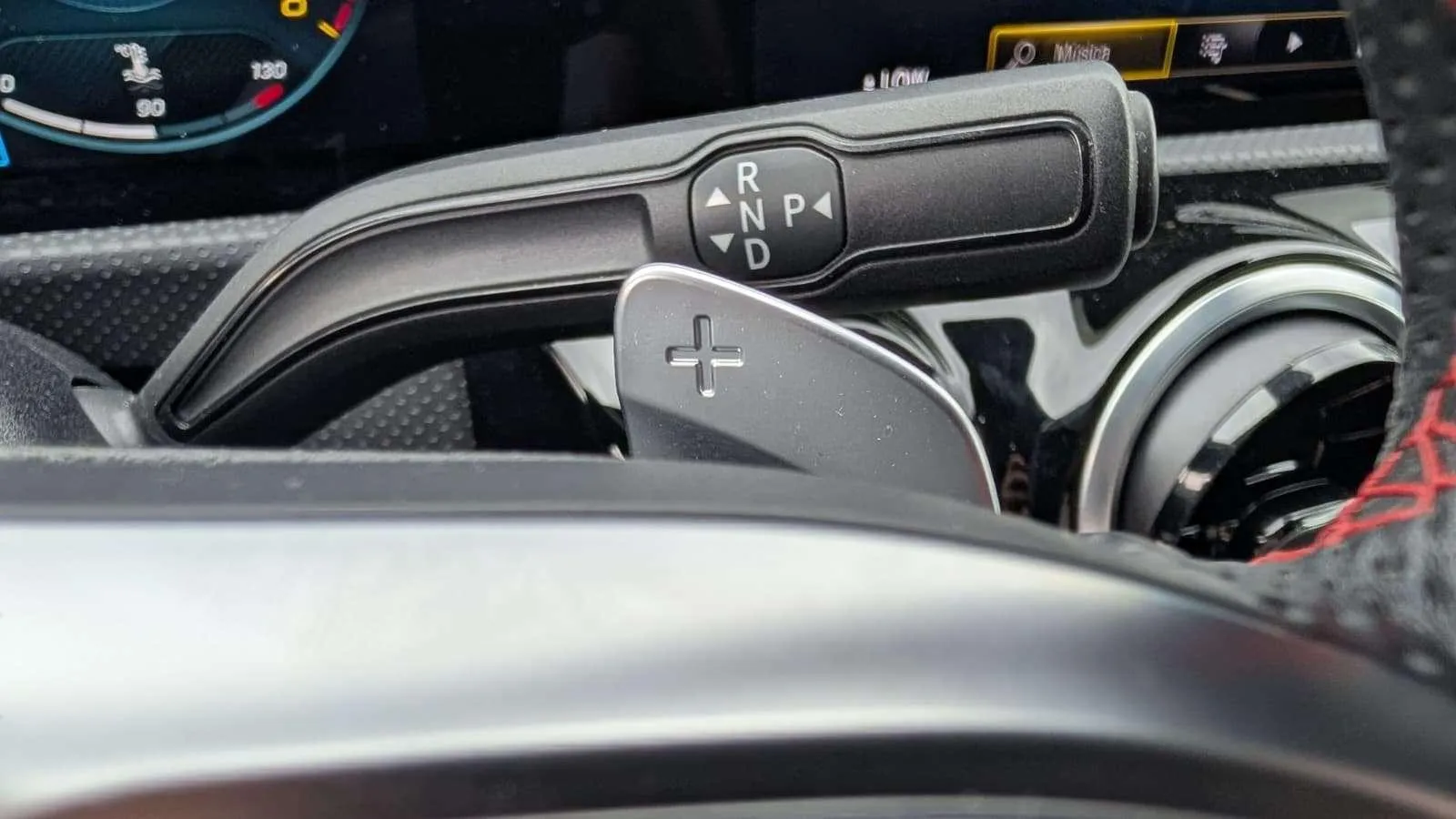 Mercedes-Benz CLA 200 Shooting Brake - foto 12