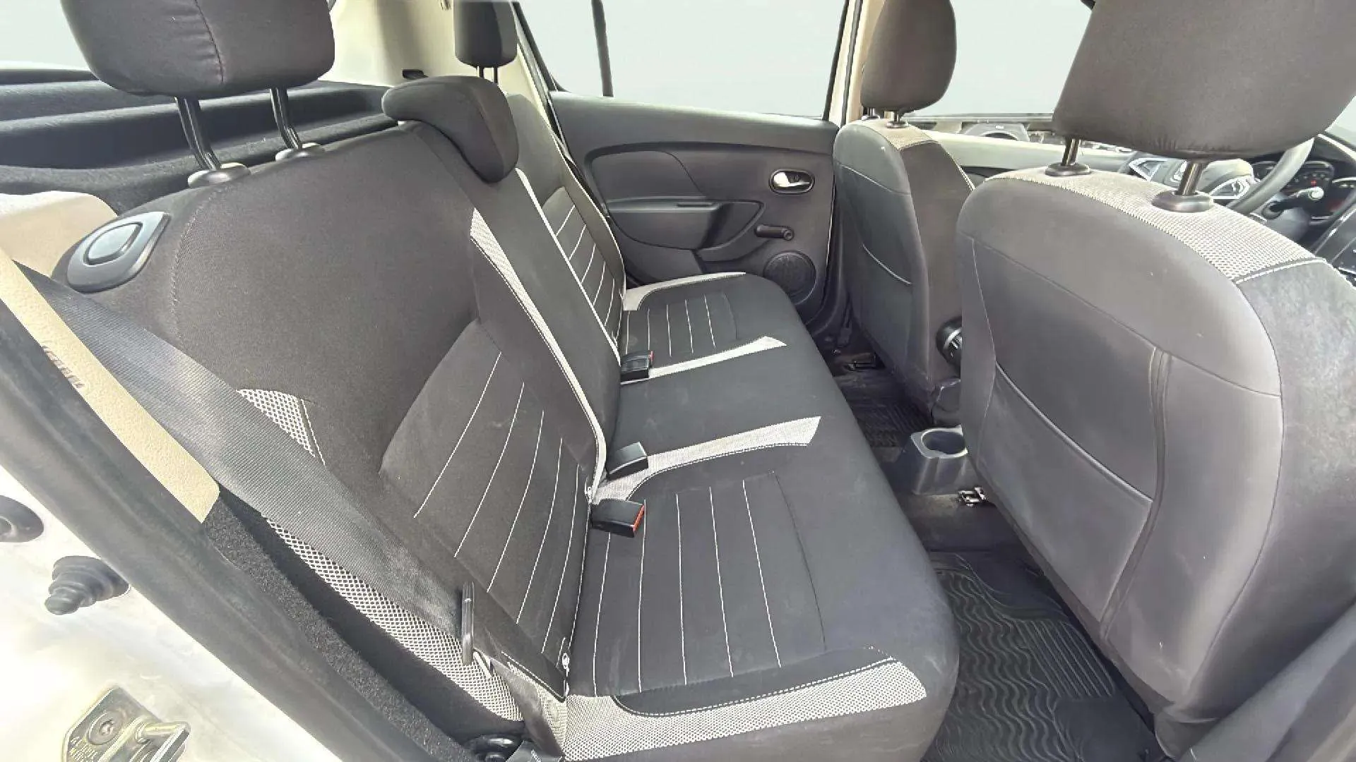 Dacia Sandero Stepway Comfort TCe - foto 17