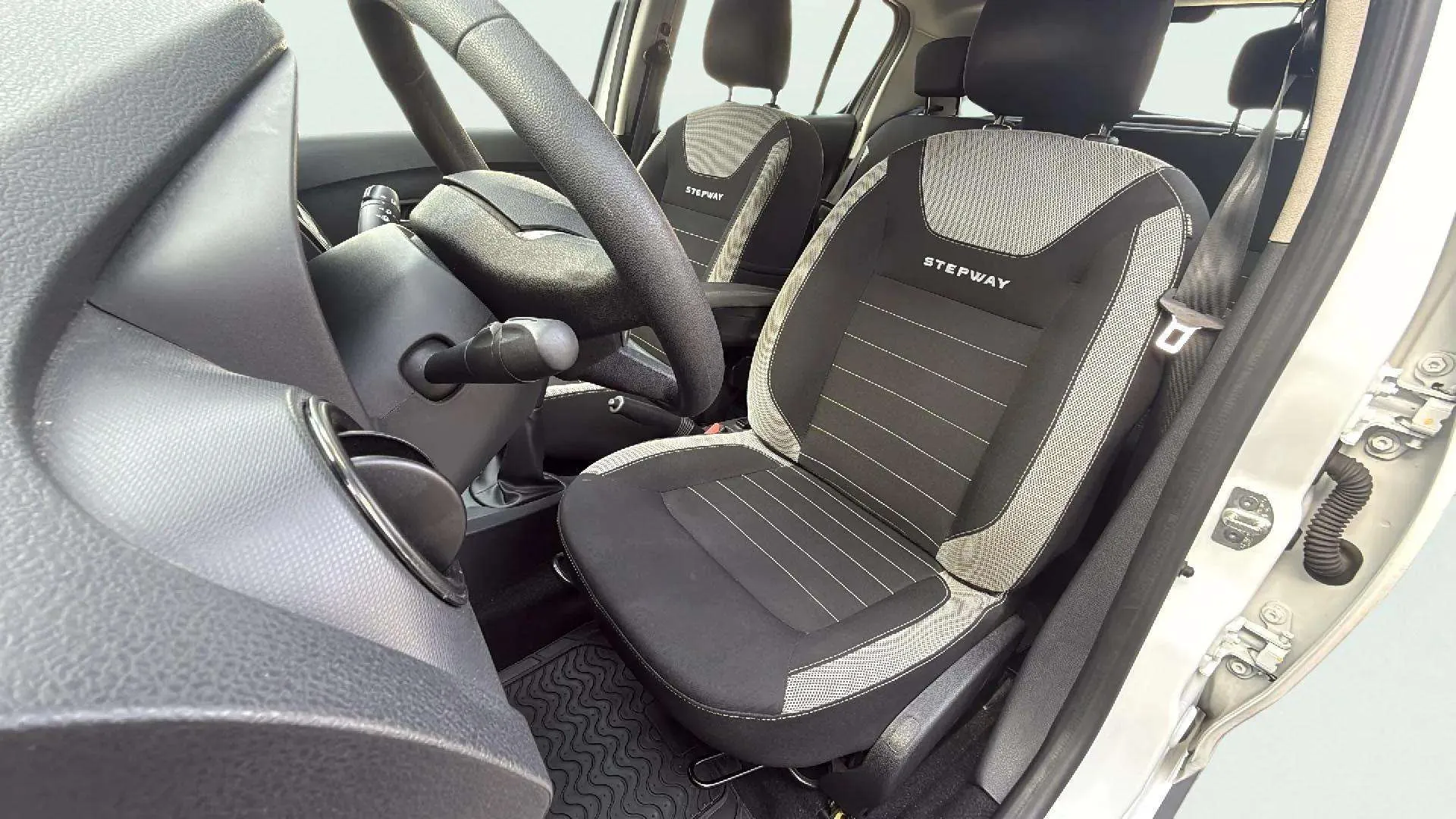 Dacia Sandero Stepway Comfort TCe - foto 16