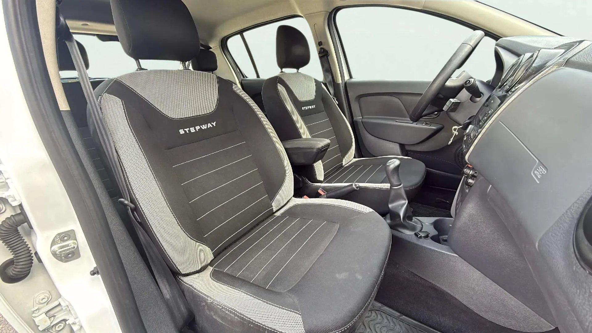 Dacia Sandero Stepway Comfort TCe - foto 14