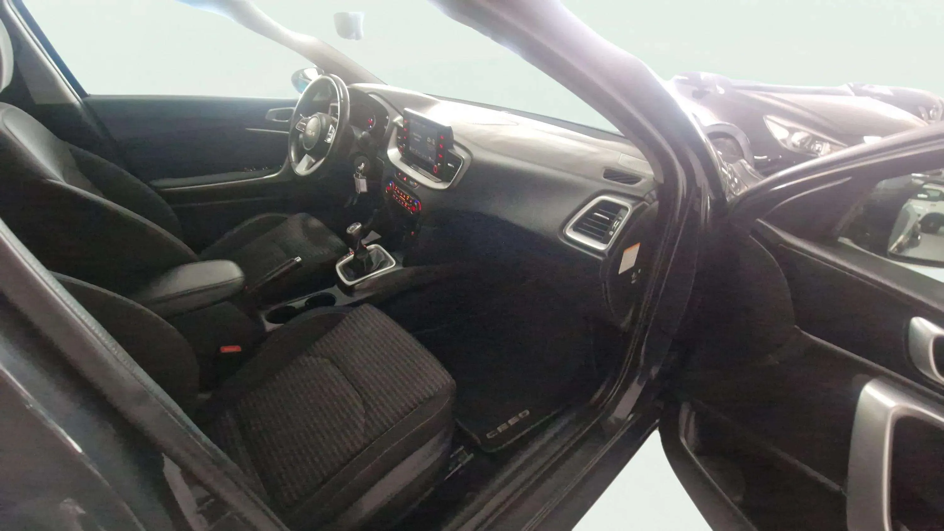 Kia Ceed 1.6 MHEV iMT Drive - foto 20