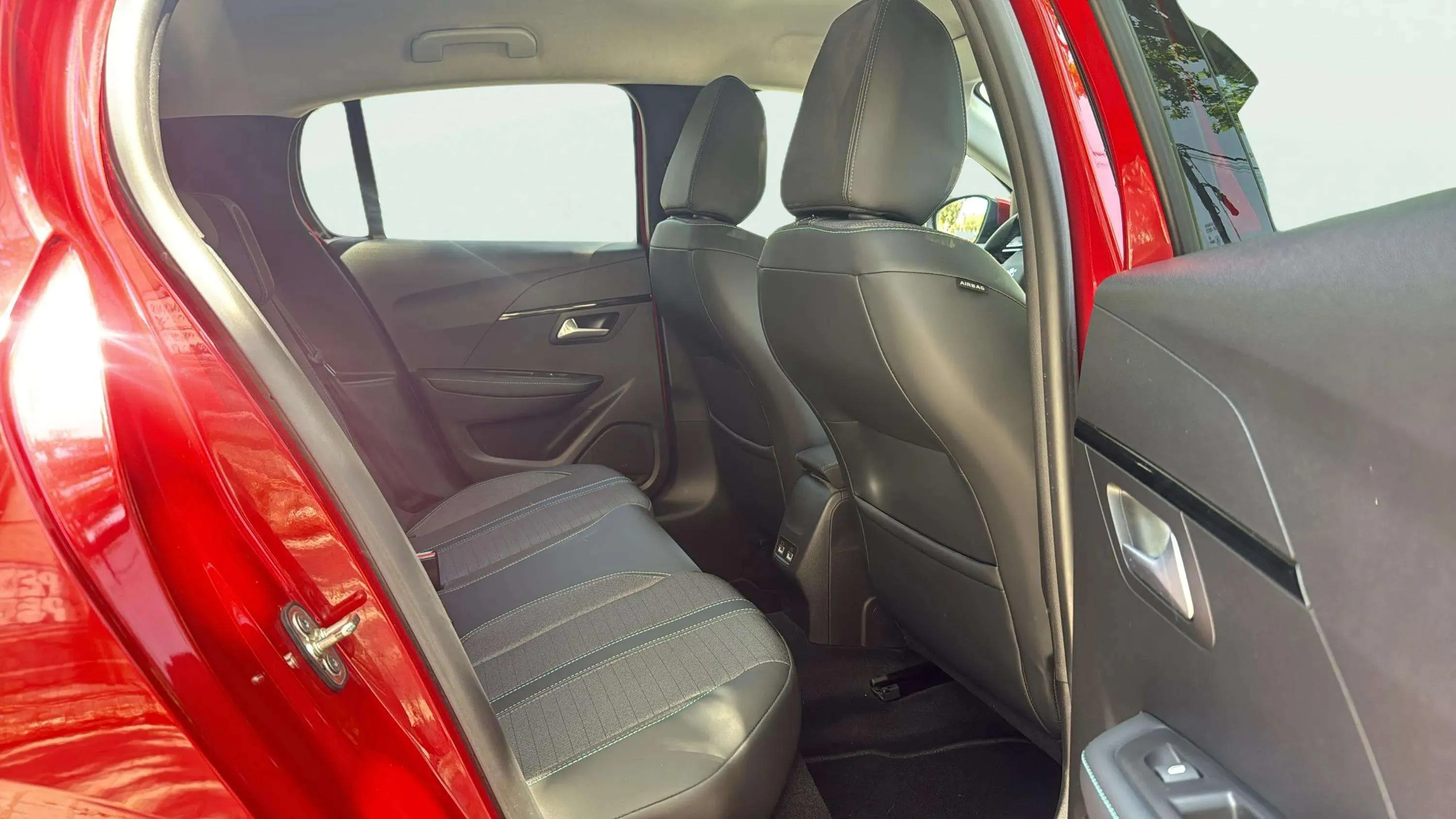 Peugeot 208 PureTech Allure - foto 16