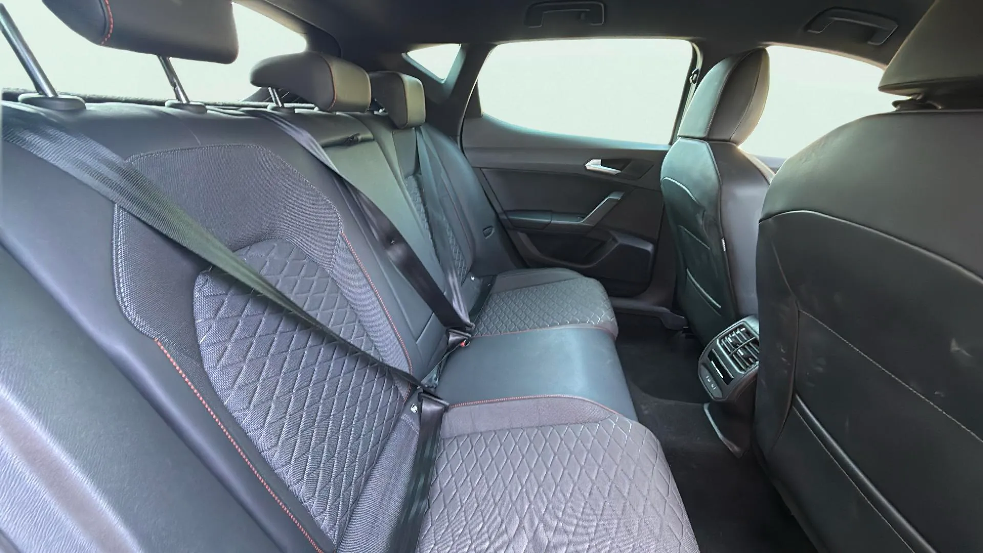SEAT León 1.5 TSI FR 75 Aniversario - foto 17