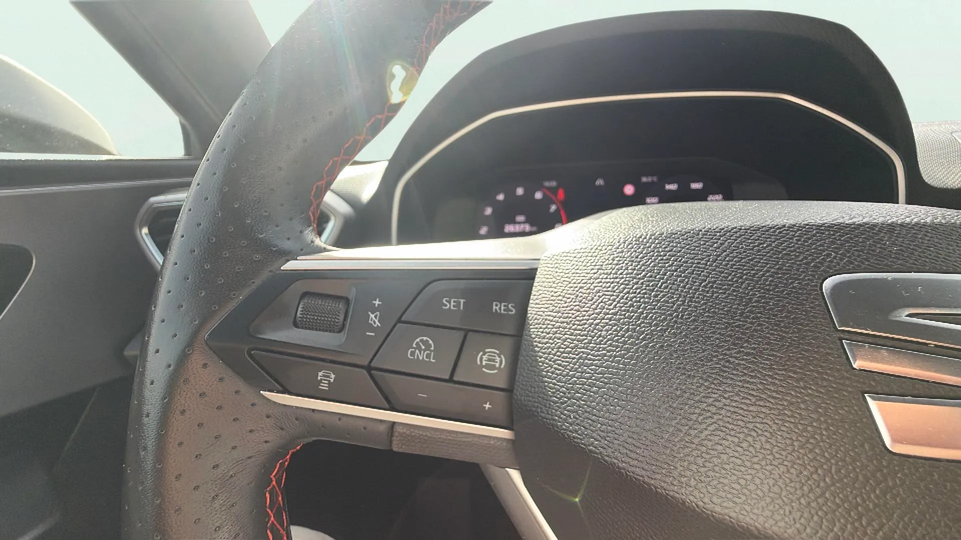 SEAT León 1.5 TSI FR 75 Aniversario - foto 12