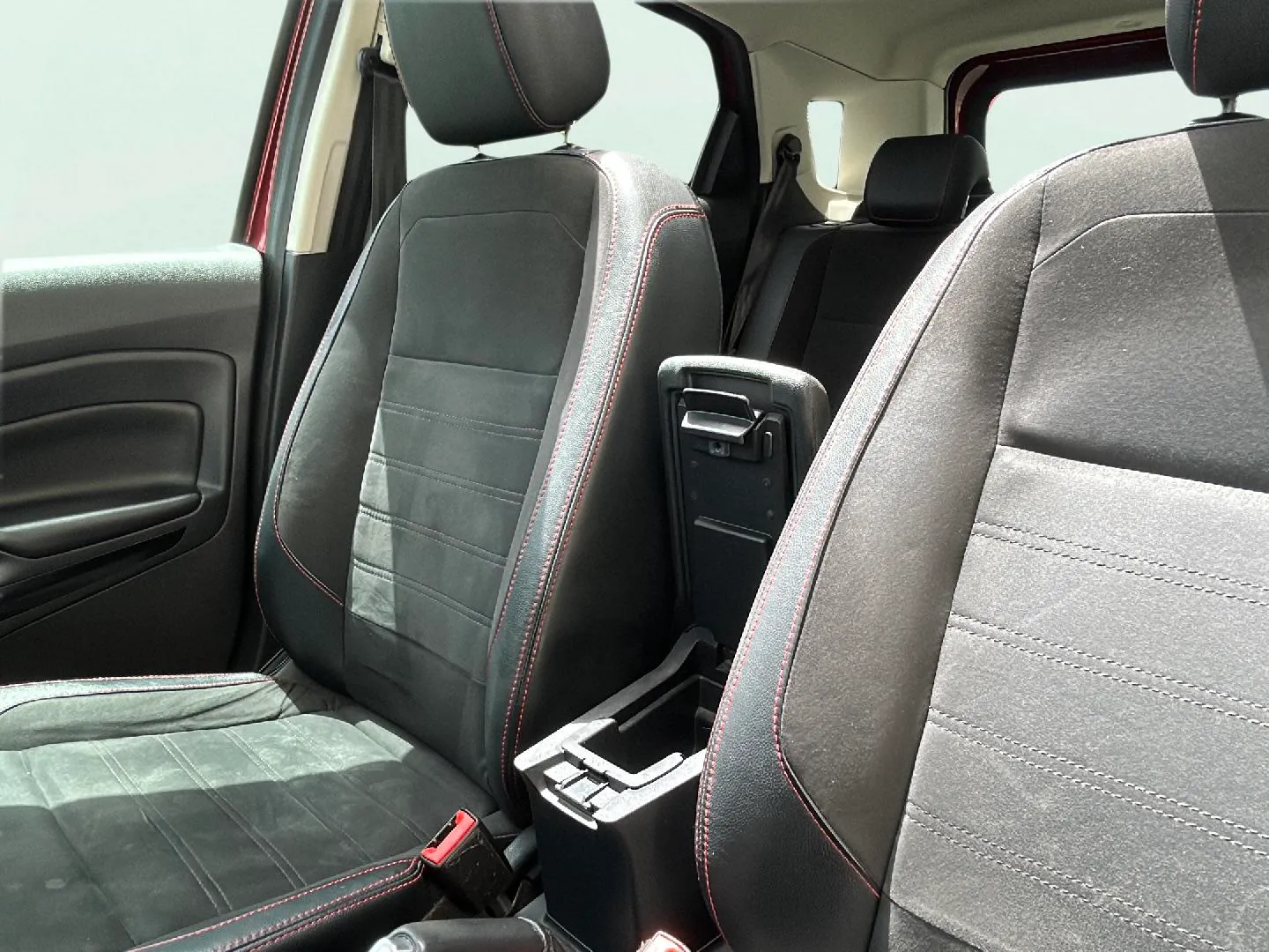 Ford EcoSport 1.5 TDCi S S ST Line - foto 30