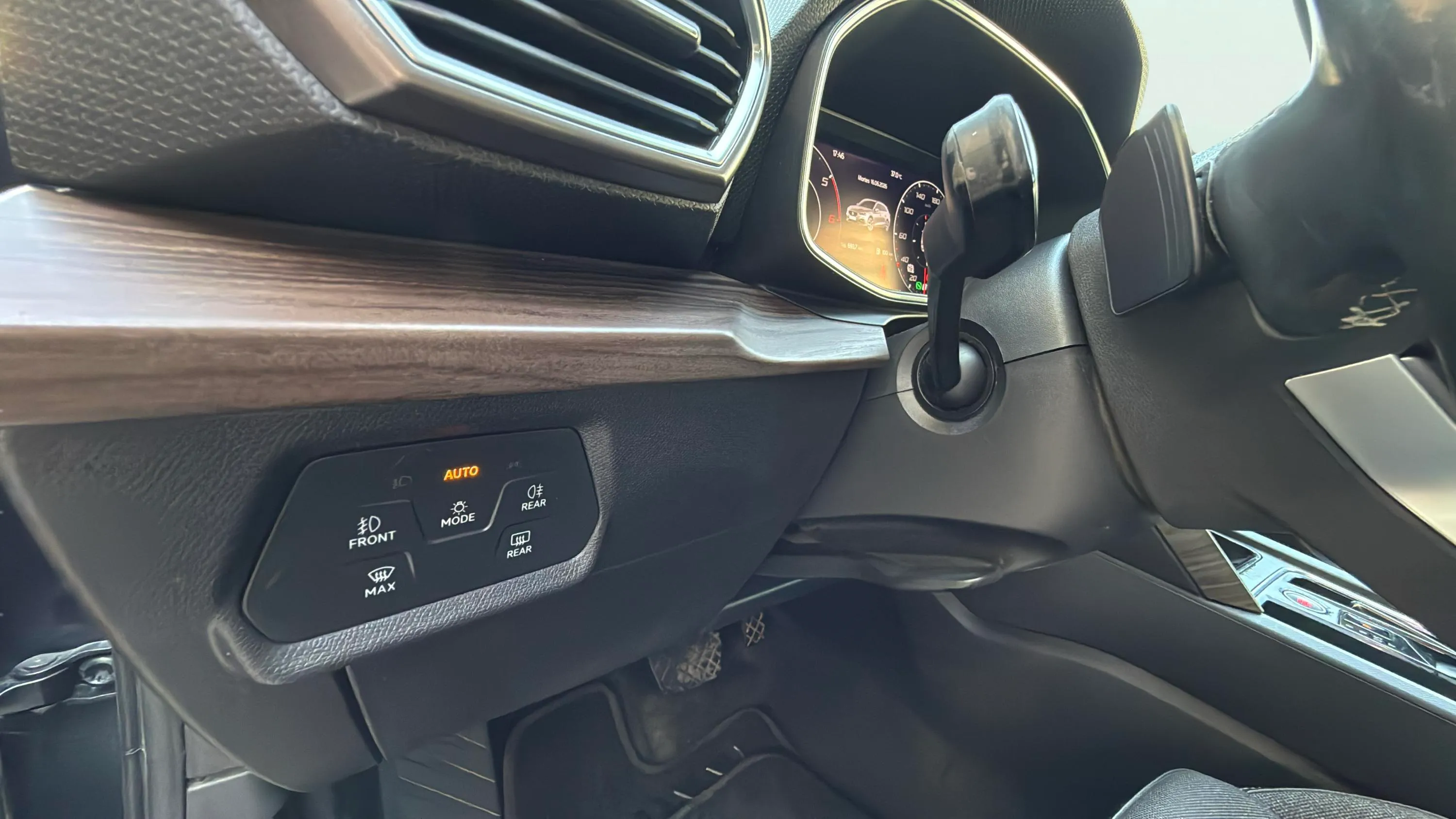 SEAT León SP 2.0 TDI DSG Xcellence Go M - foto 13