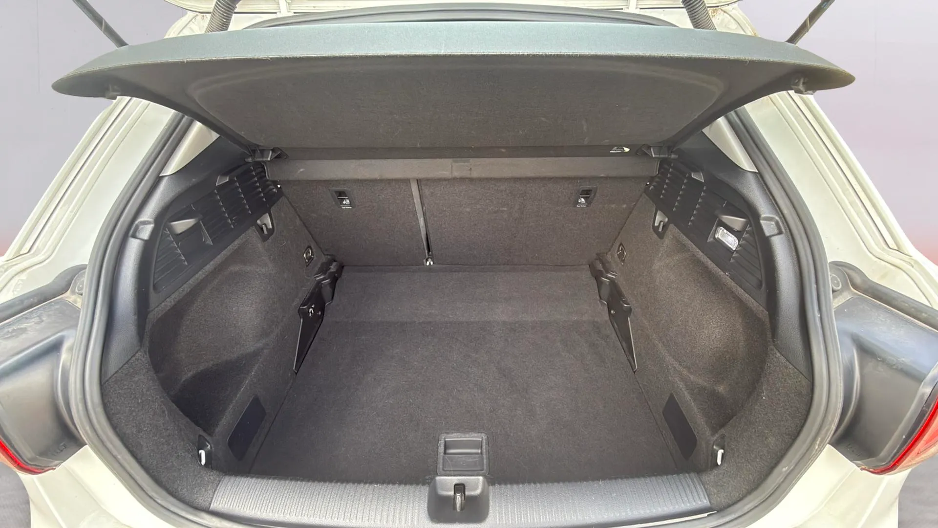 Audi Q2 Advanced 30 TDI S tronic - foto 17