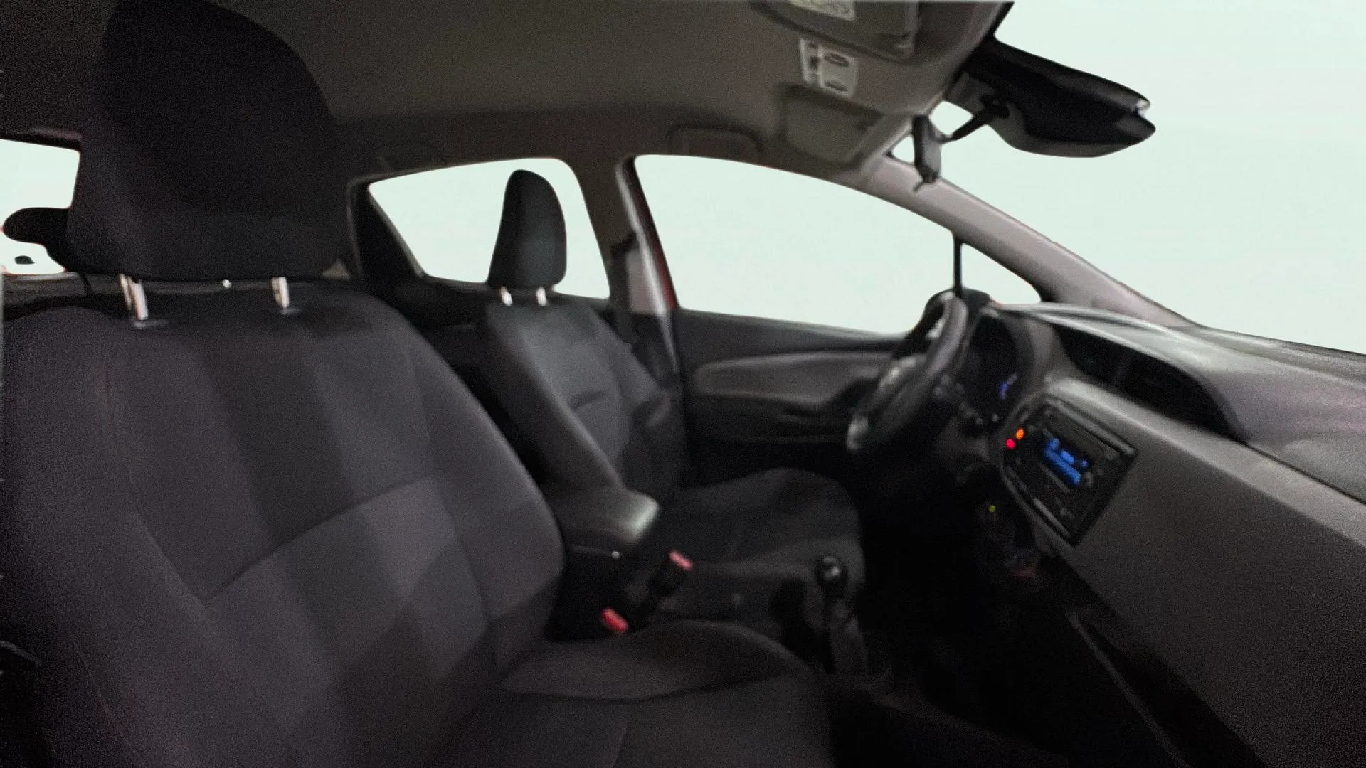 Toyota Yaris 1.0 70 Active - foto 13