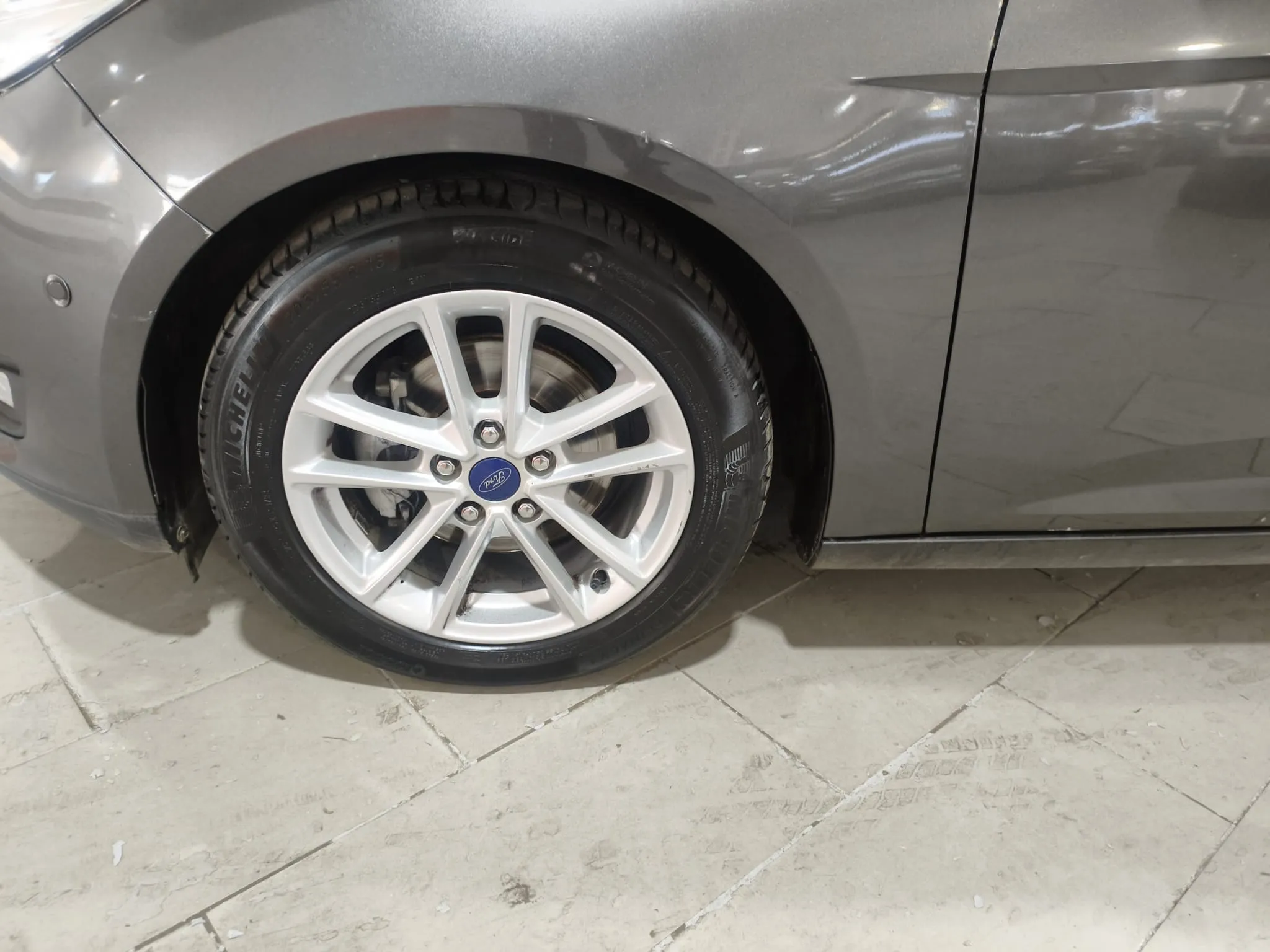 Ford Focus 1.0 EcoBoost Trend - foto 9