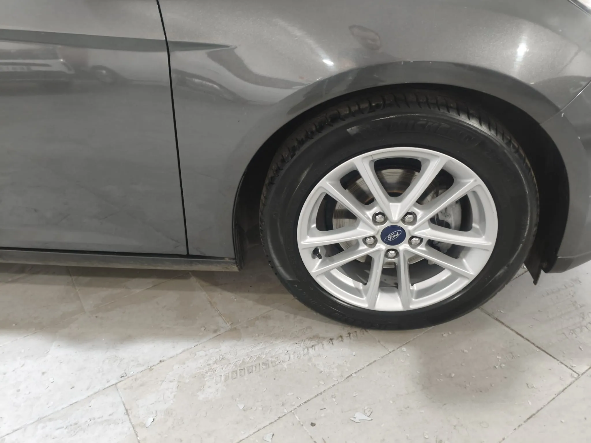 Ford Focus 1.0 EcoBoost Trend - foto 12