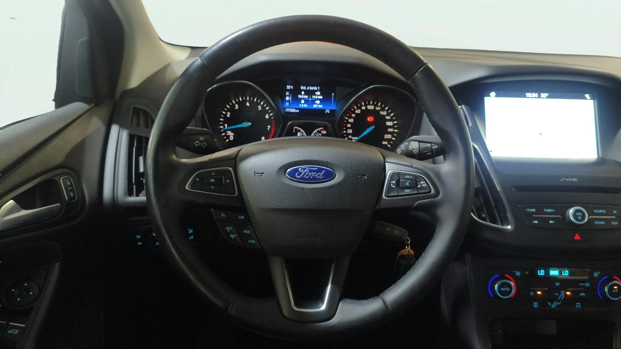Ford Focus 1.0 EcoBoost Trend - foto 15