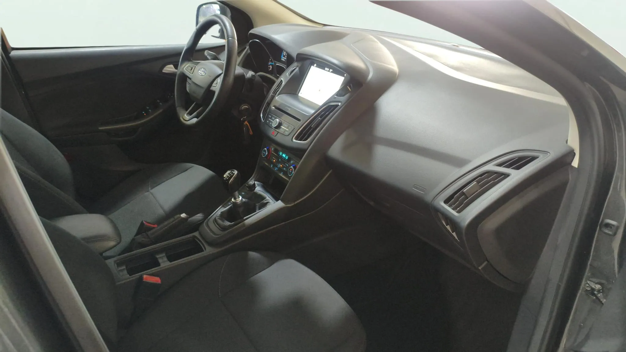 Ford Focus 1.0 EcoBoost Trend - foto 19
