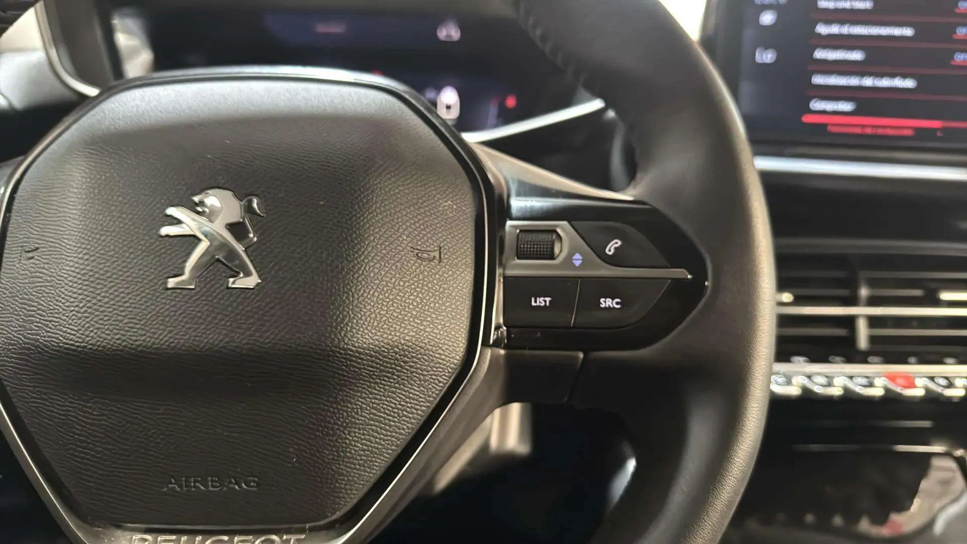 Peugeot 2008 Allure Pack PureTech 130 BVM6 - foto 17