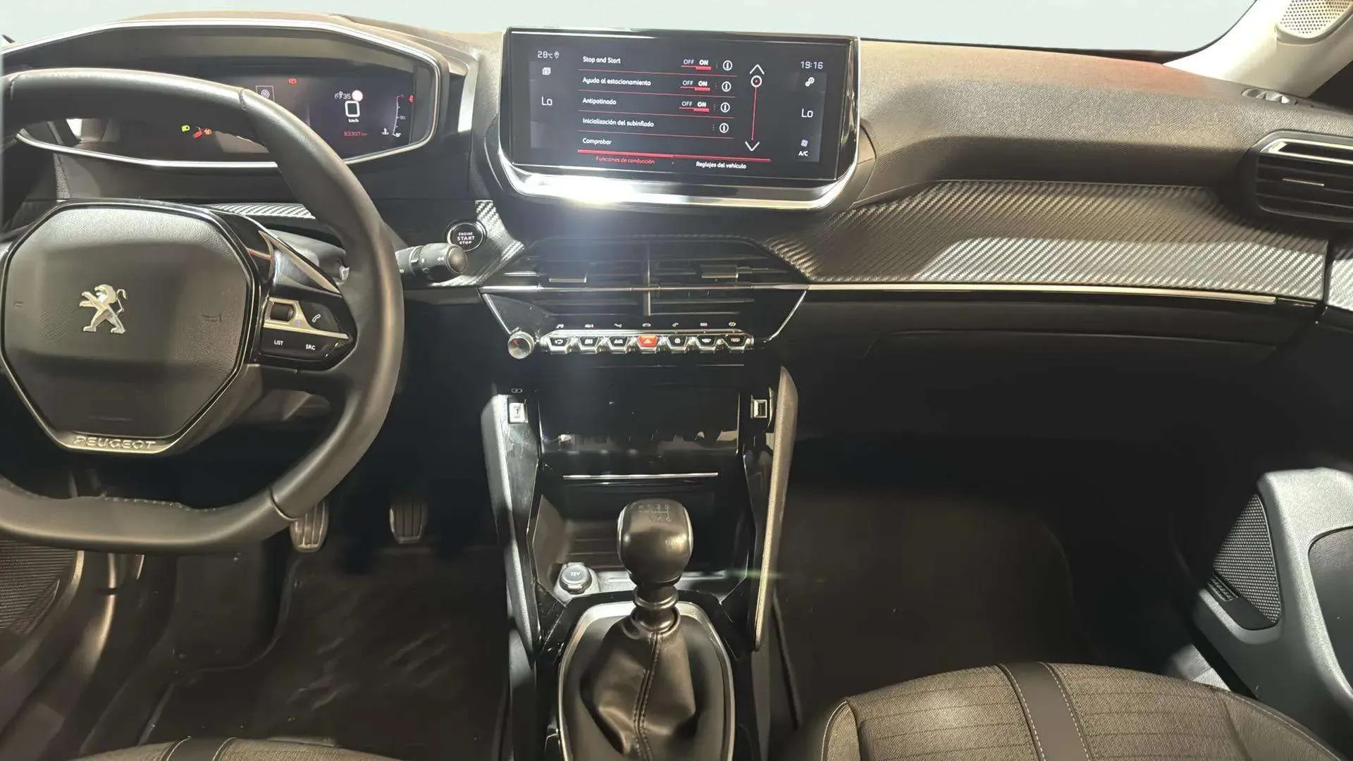Peugeot 2008 Allure Pack PureTech 130 BVM6 - foto 12
