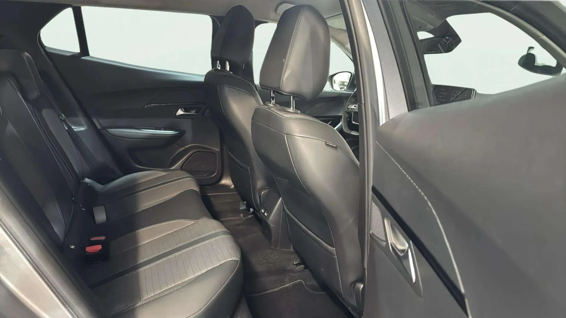 Peugeot 2008 Allure Pack PureTech 130 BVM6 - foto 23