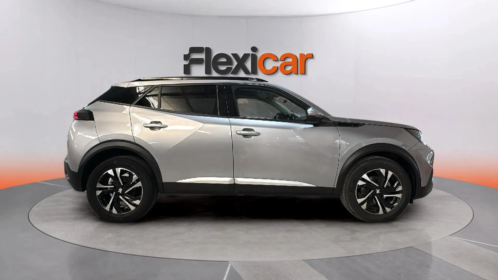 Peugeot 2008 Allure Pack PureTech 130 BVM6 - foto 8