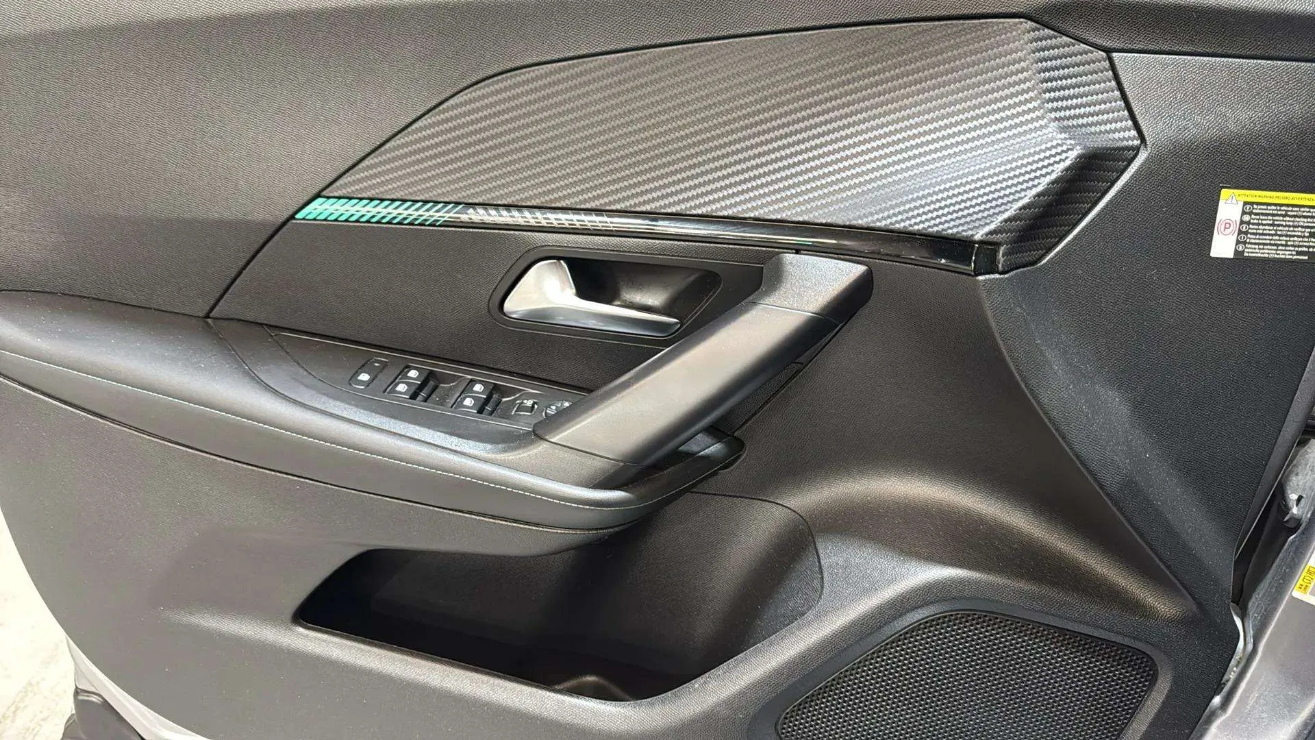 Peugeot 2008 Allure Pack PureTech 130 BVM6 - foto 25