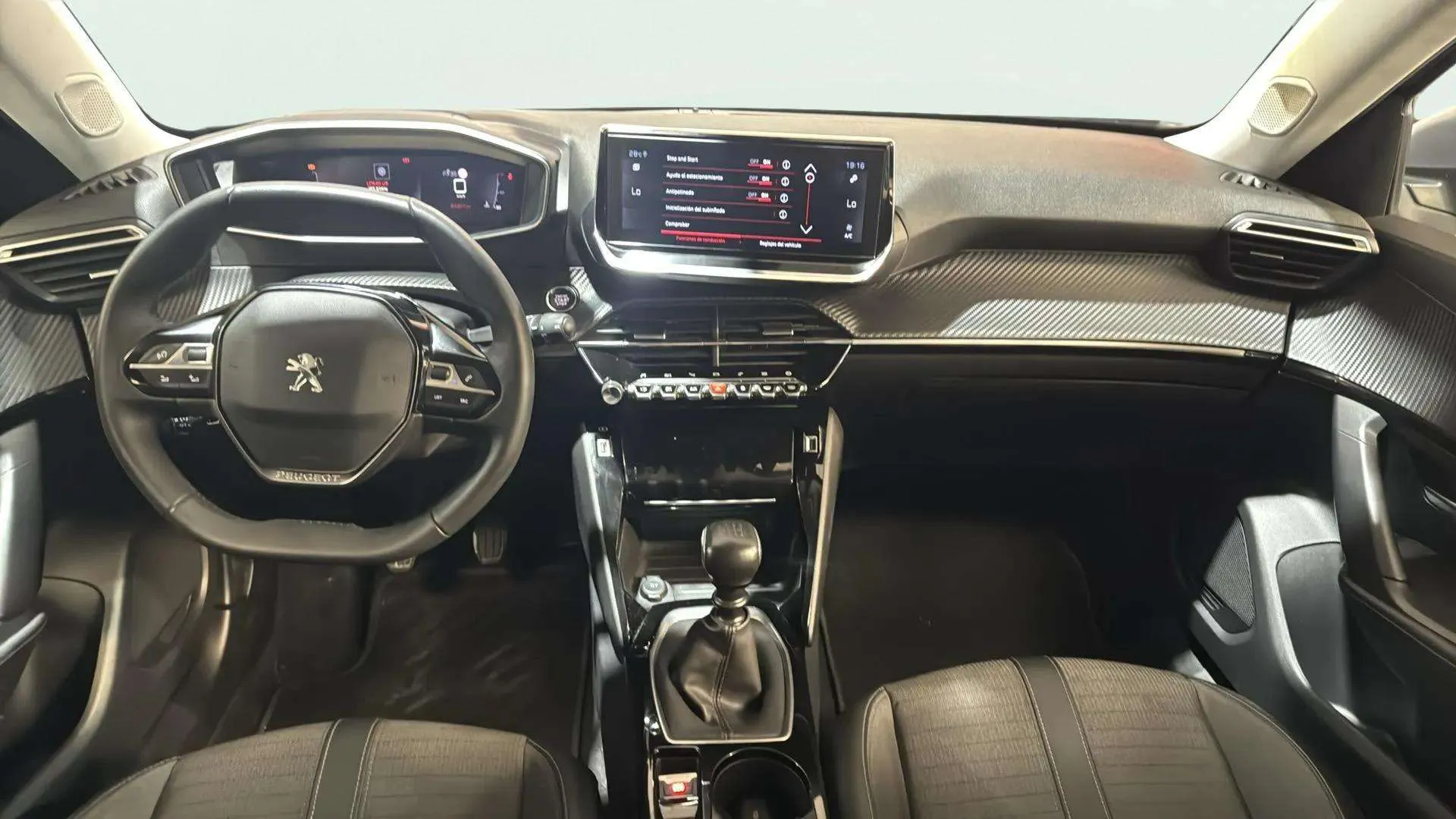 Peugeot 2008 Allure Pack PureTech 130 BVM6 - foto 11