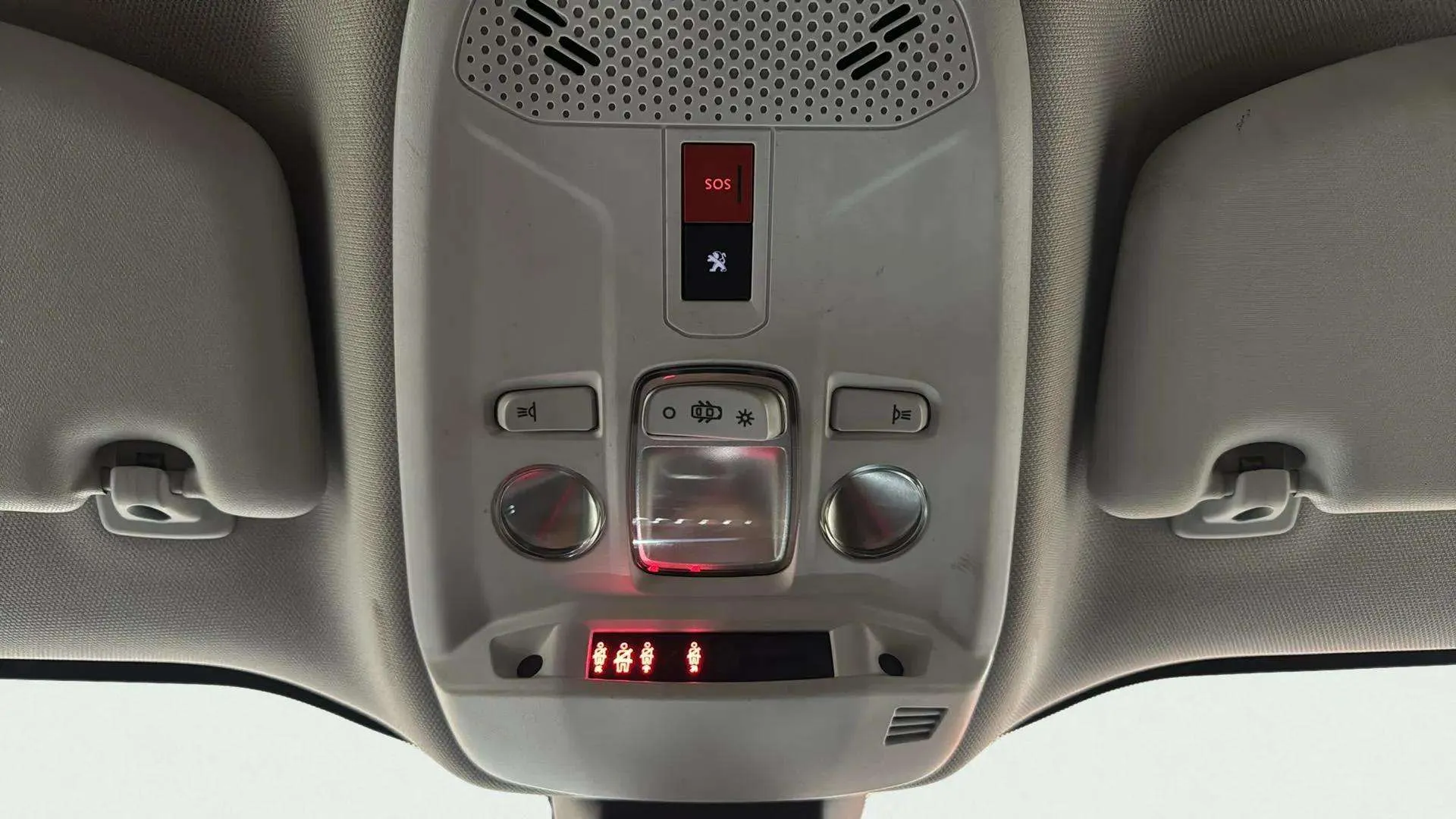 Peugeot 2008 Allure Pack PureTech 130 BVM6 - foto 21