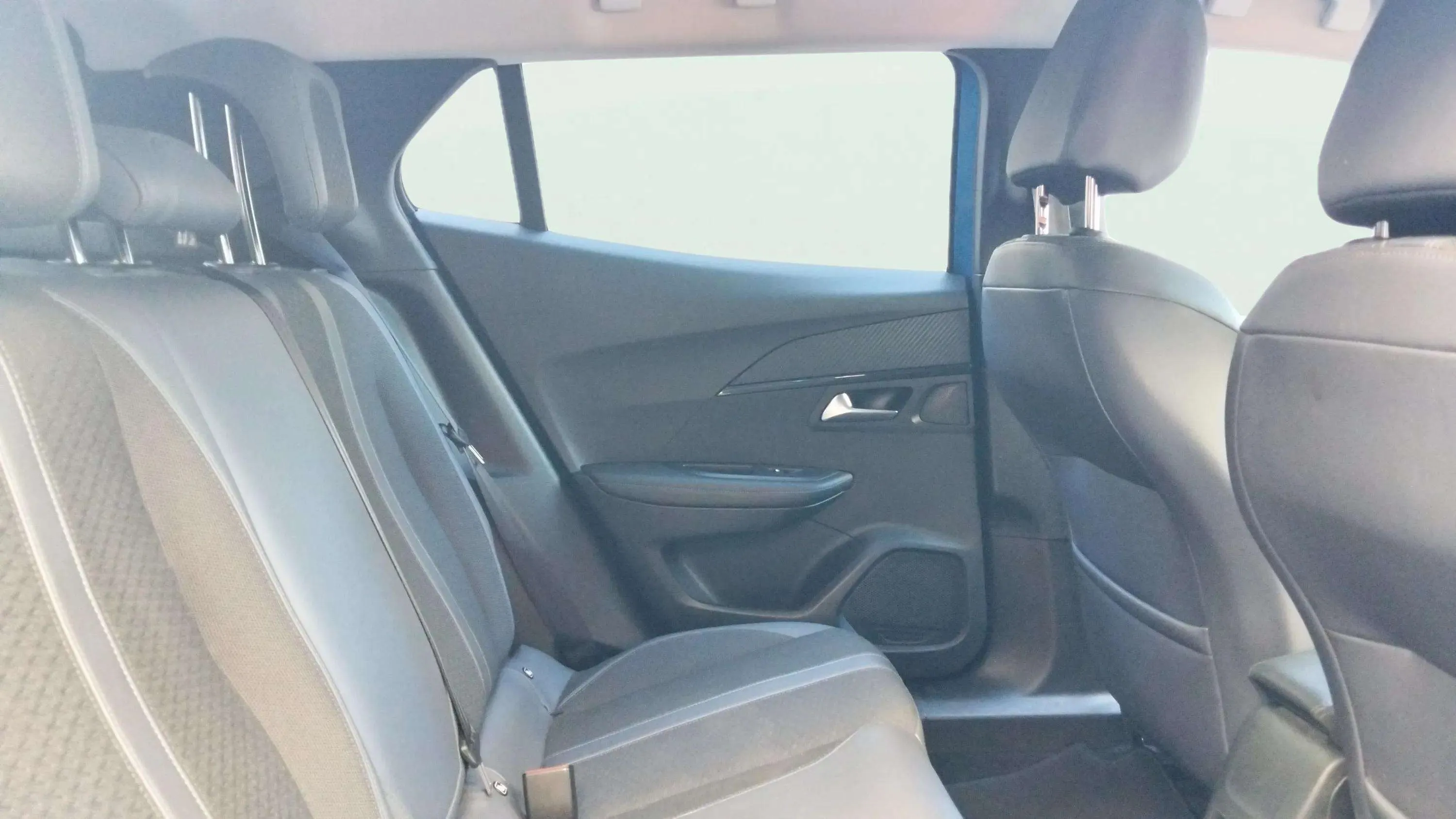 Peugeot 2008 Allure Pack PureTech 130 BVM6 - foto 14
