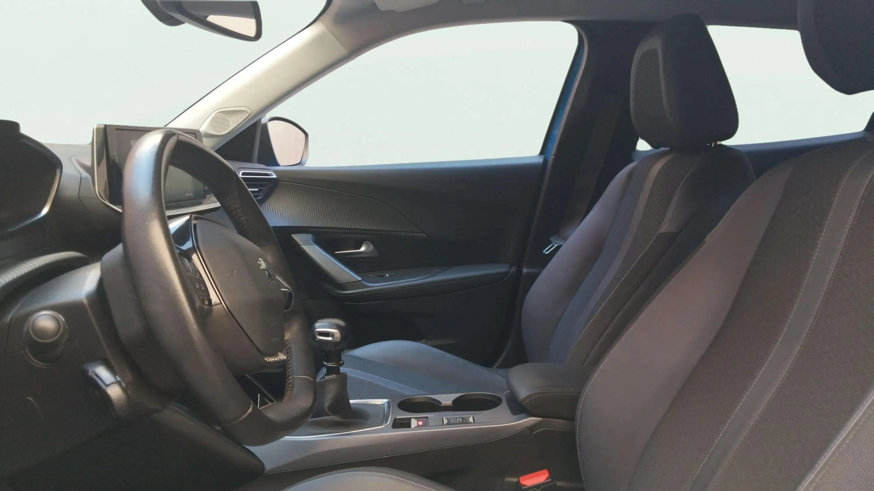 Peugeot 2008 Allure Pack PureTech 130 BVM6 - foto 12