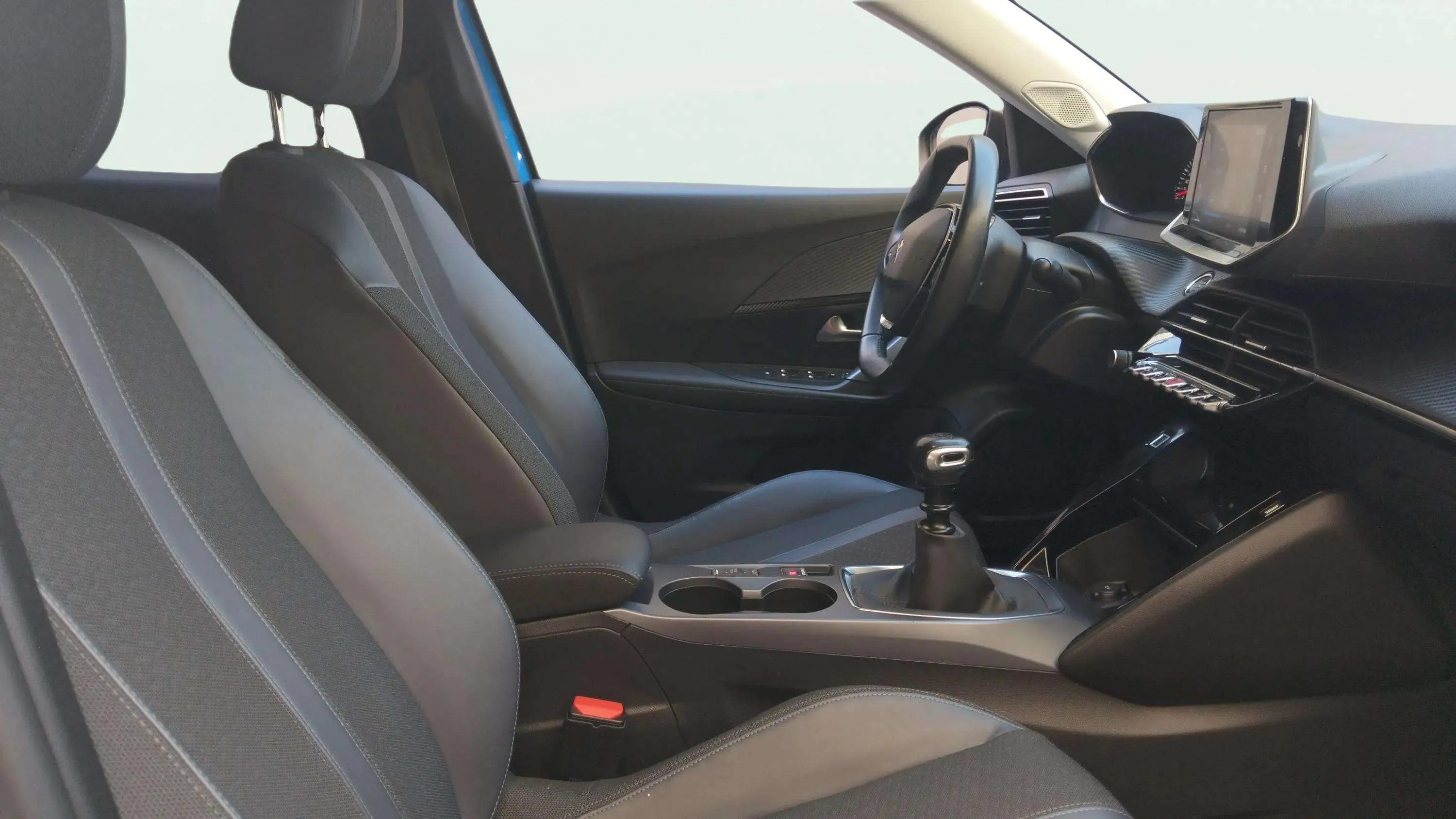Peugeot 2008 Allure Pack PureTech 130 BVM6 - foto 15