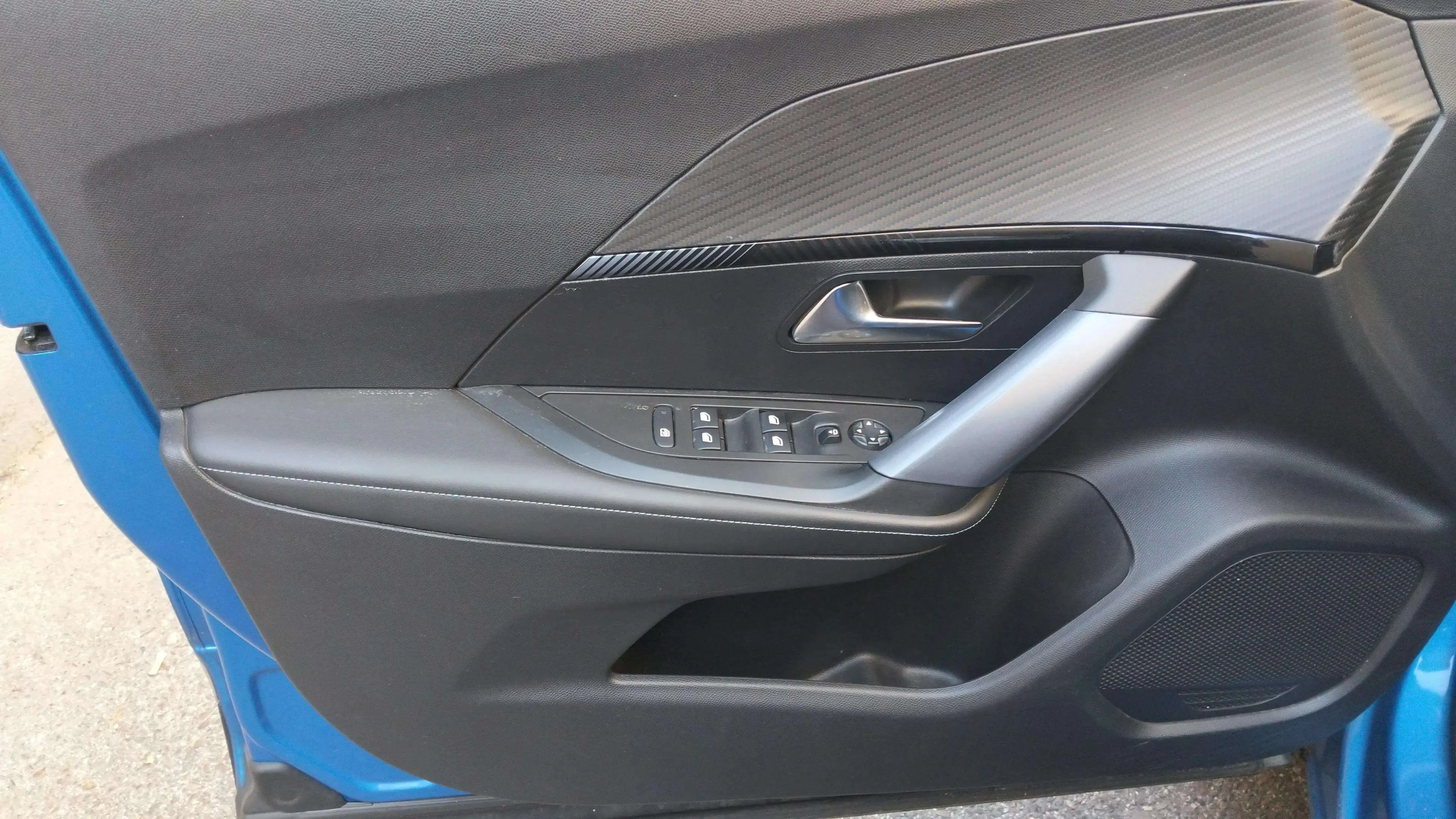 Peugeot 2008 Allure Pack PureTech 130 BVM6 - foto 18