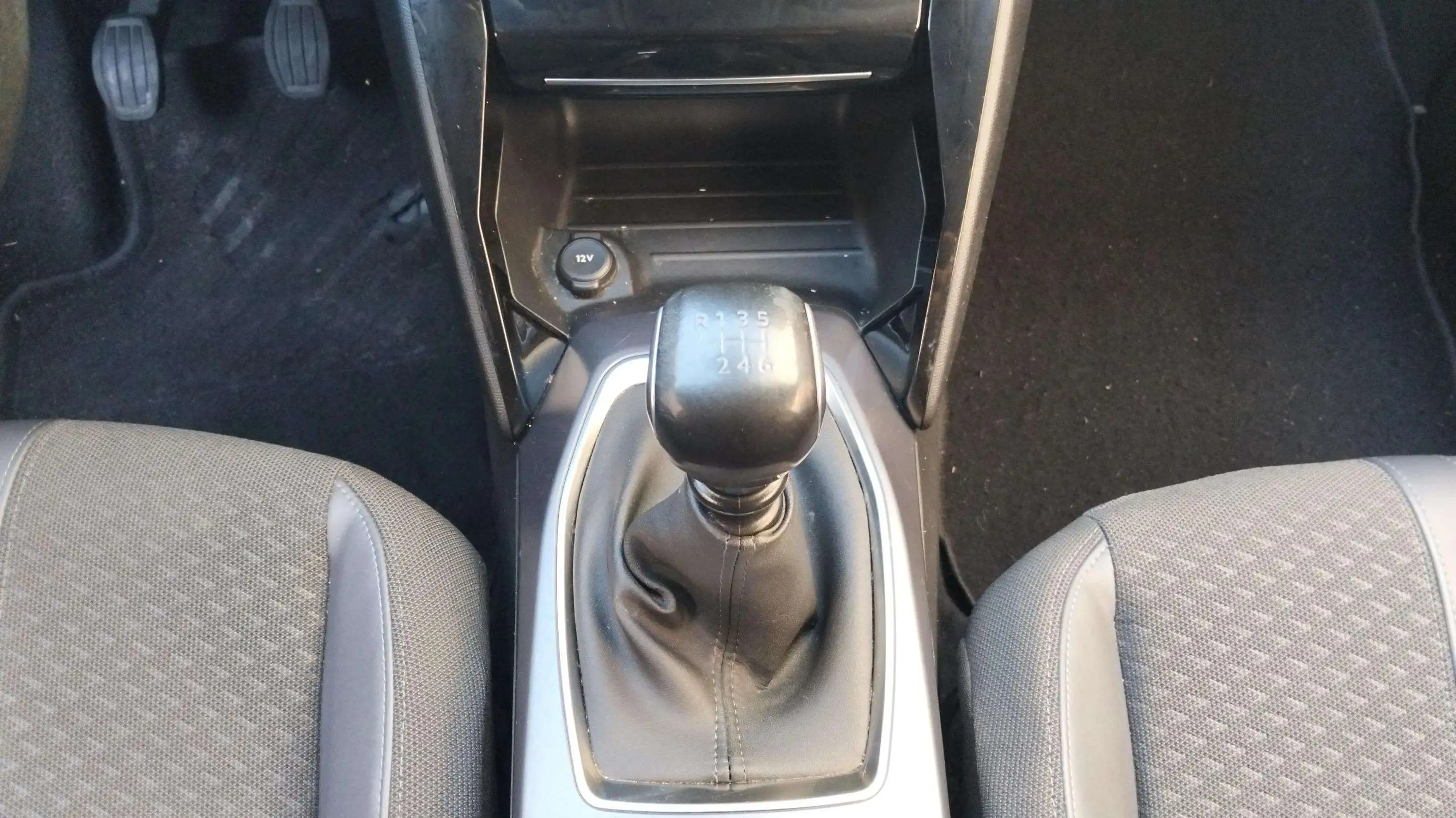 Peugeot 2008 Allure Pack PureTech 130 BVM6 - foto 8