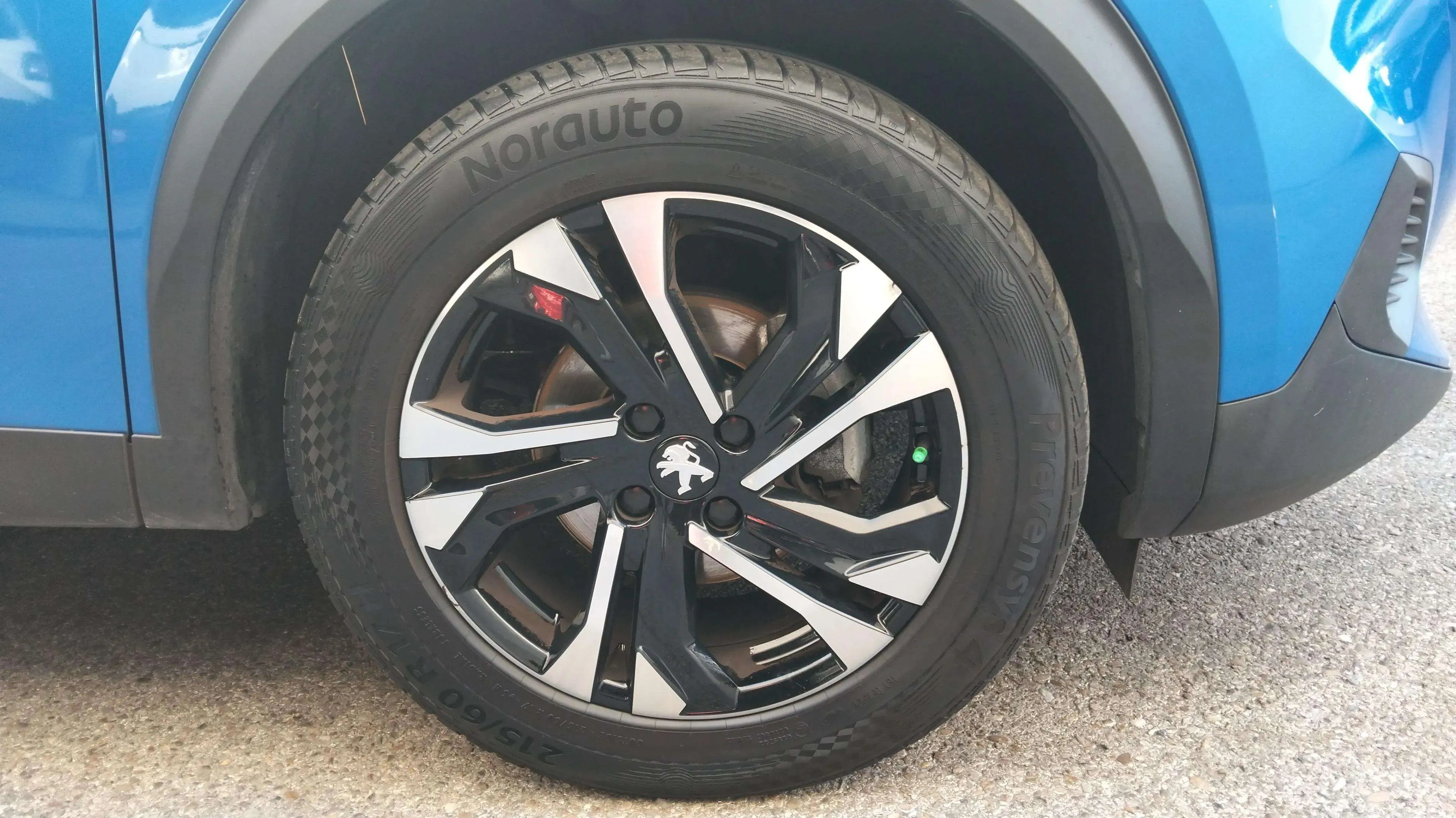 Peugeot 2008 Allure Pack PureTech 130 BVM6 - foto 17