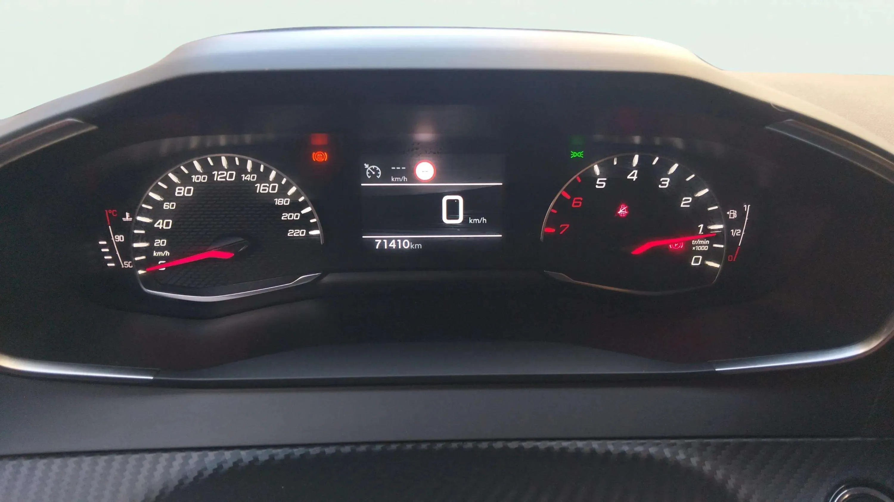 Peugeot 2008 Allure Pack PureTech 130 BVM6 - foto 9