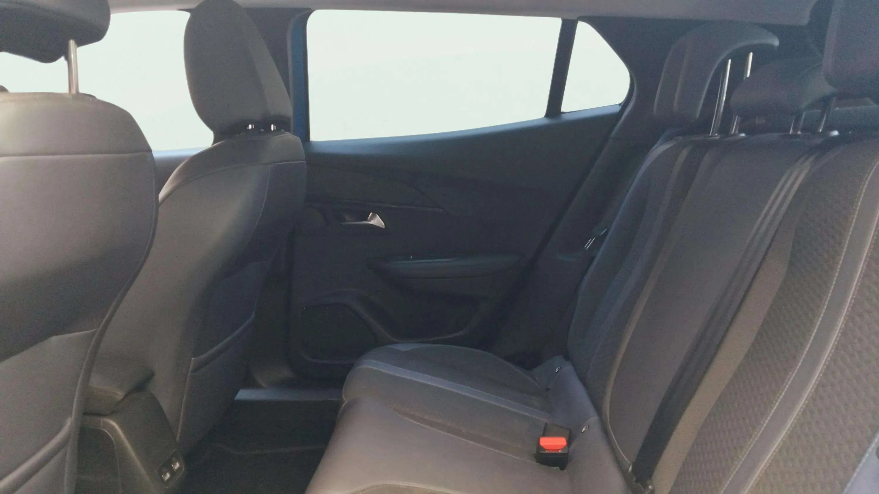 Peugeot 2008 Allure Pack PureTech 130 BVM6 - foto 13